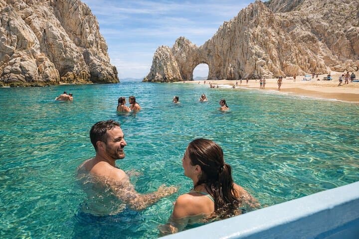 Cabo Private Yacht Tour: Arch, Snorkel, Food & Drinks