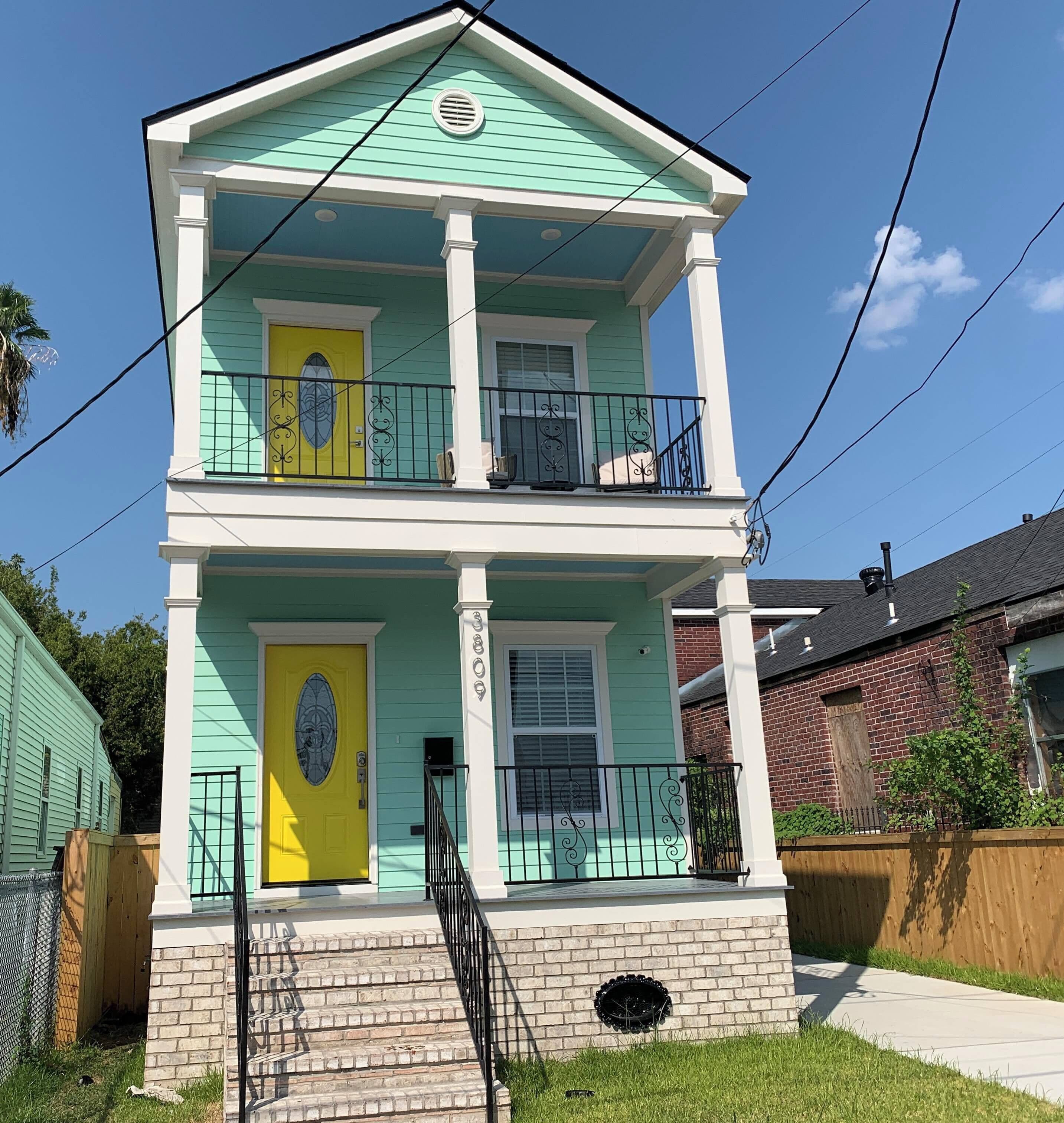 Luxury NOLA Group House w/Parking, Balcony, King suite and 5 en-suite baths