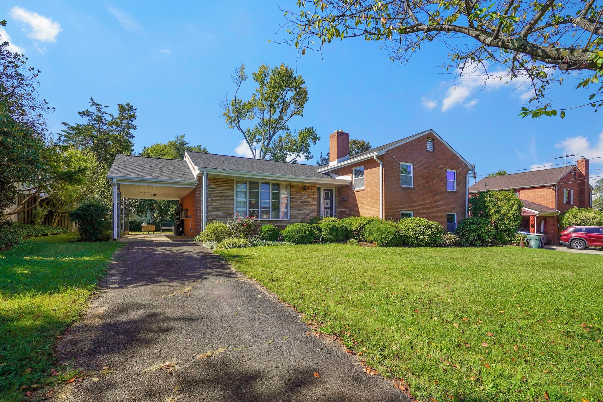 Family friendly home, sleeps 8, close to DC attractions. New kitchen.