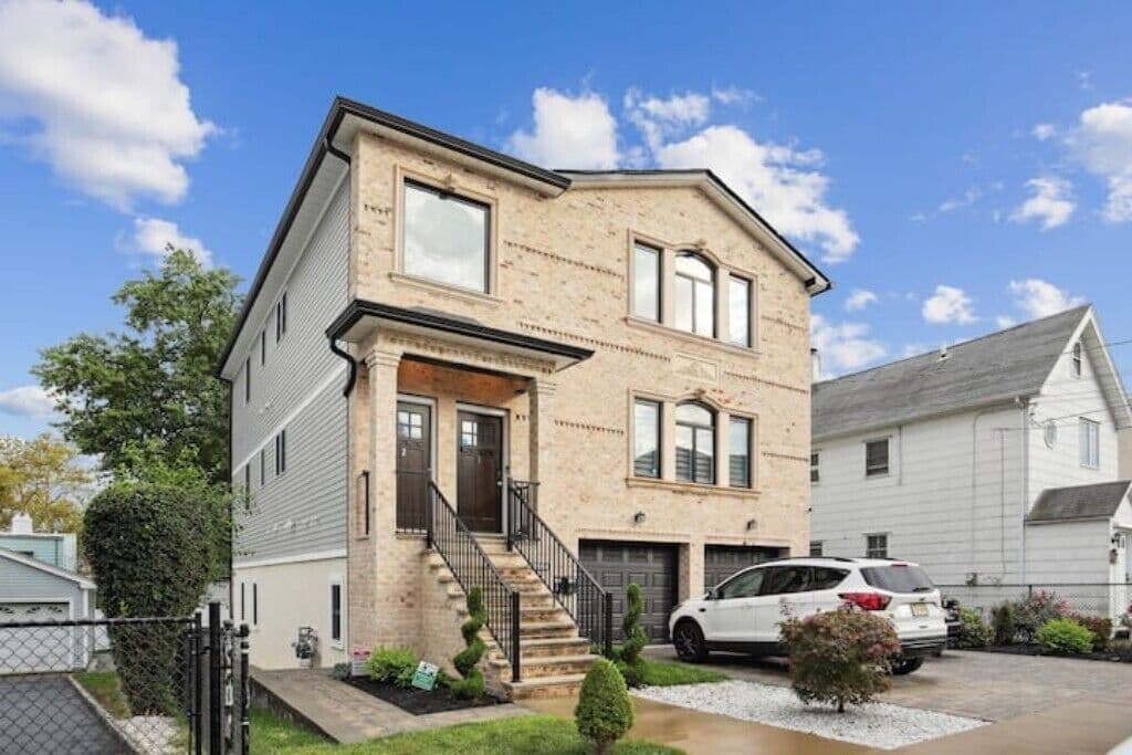The Lions Den Luxury 3-Bedroom Oasis + Patio