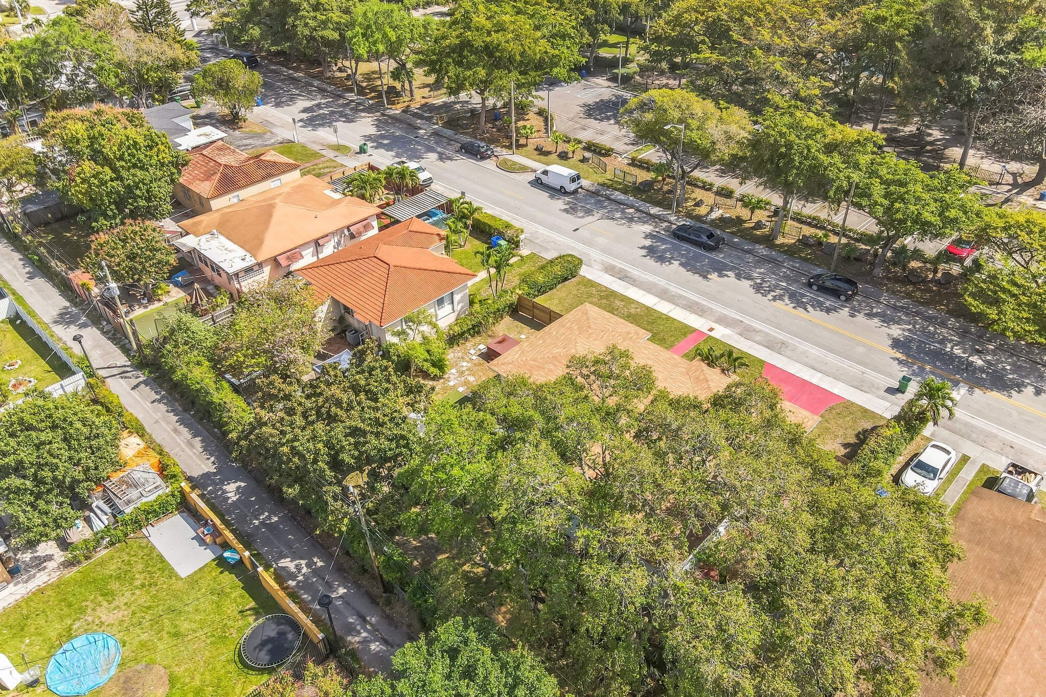 Miami Chic Hideaway: Near Wynwood & Downtown - Yard, Grill, & Games