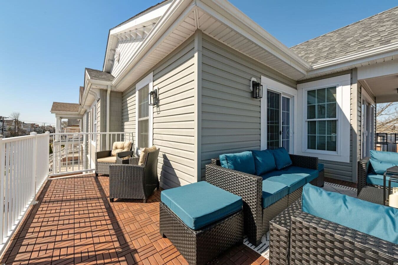 NYC 20min \| Sleeps 10 \| Free Parking \| Patio