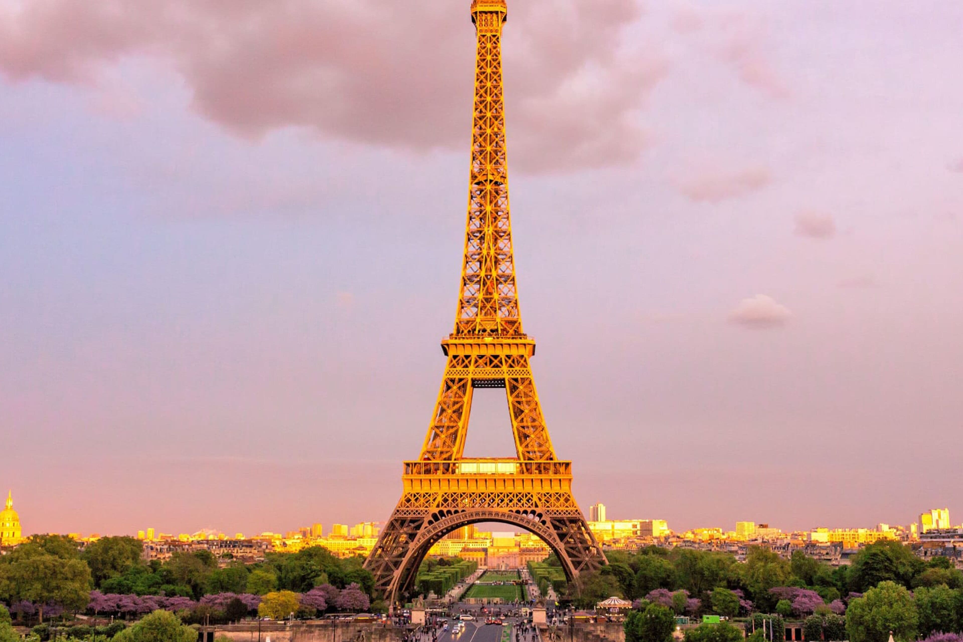 Modern Artist's House near the Eiffel Tower