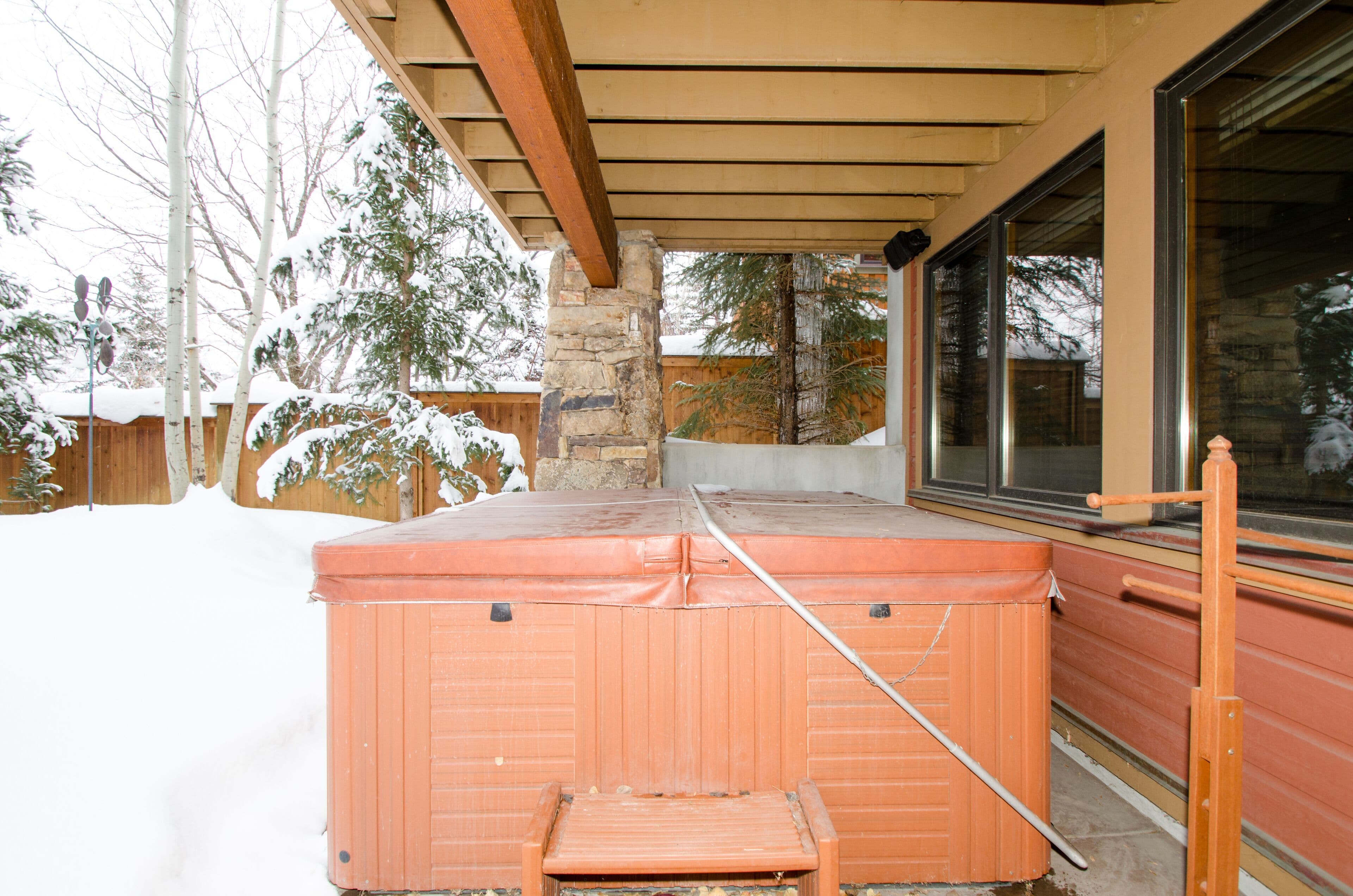 Spacious 4500Sq/Ft - 5 Bed 5.5 Bath - Theater - Ski, Shop, Dine Within Steps!