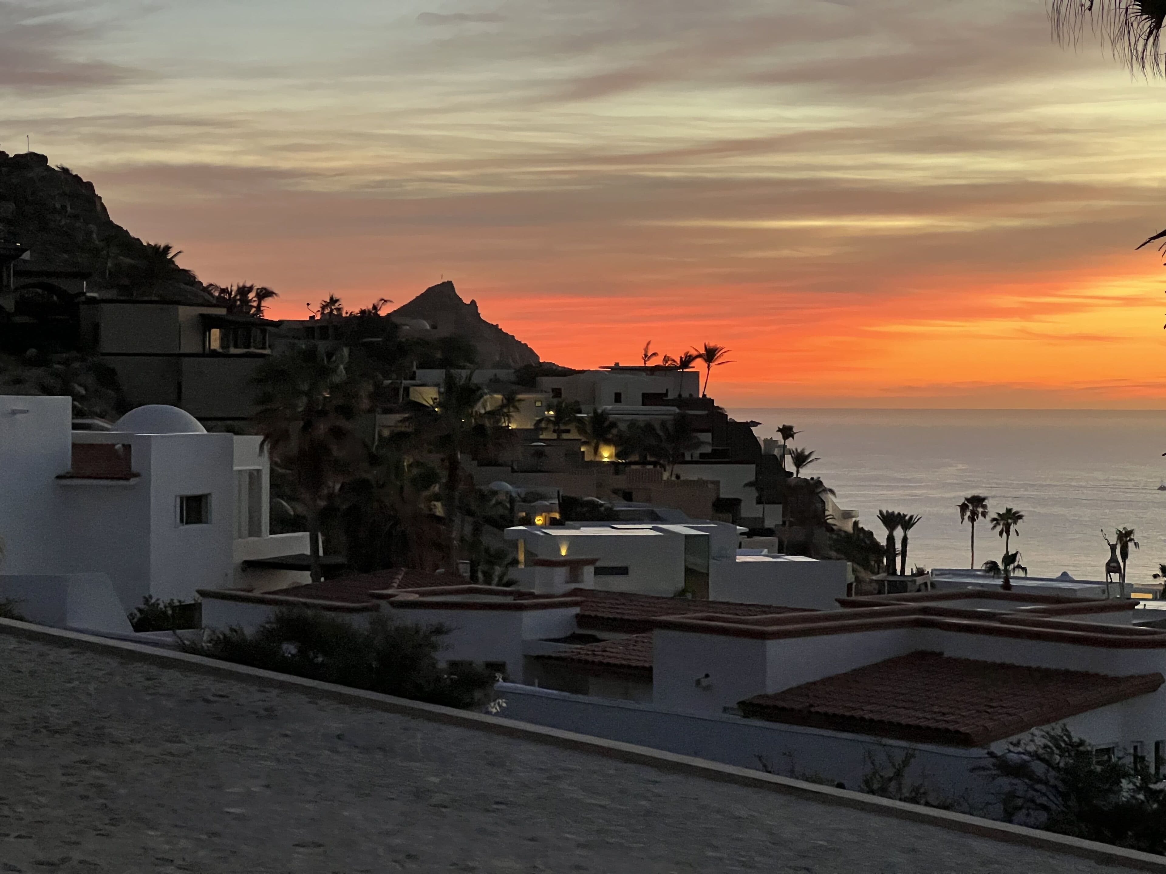 Pedregal 2700sf Villa - Walk to Beach, Ocean View, Heated Pool, Fiber Optic WiFi