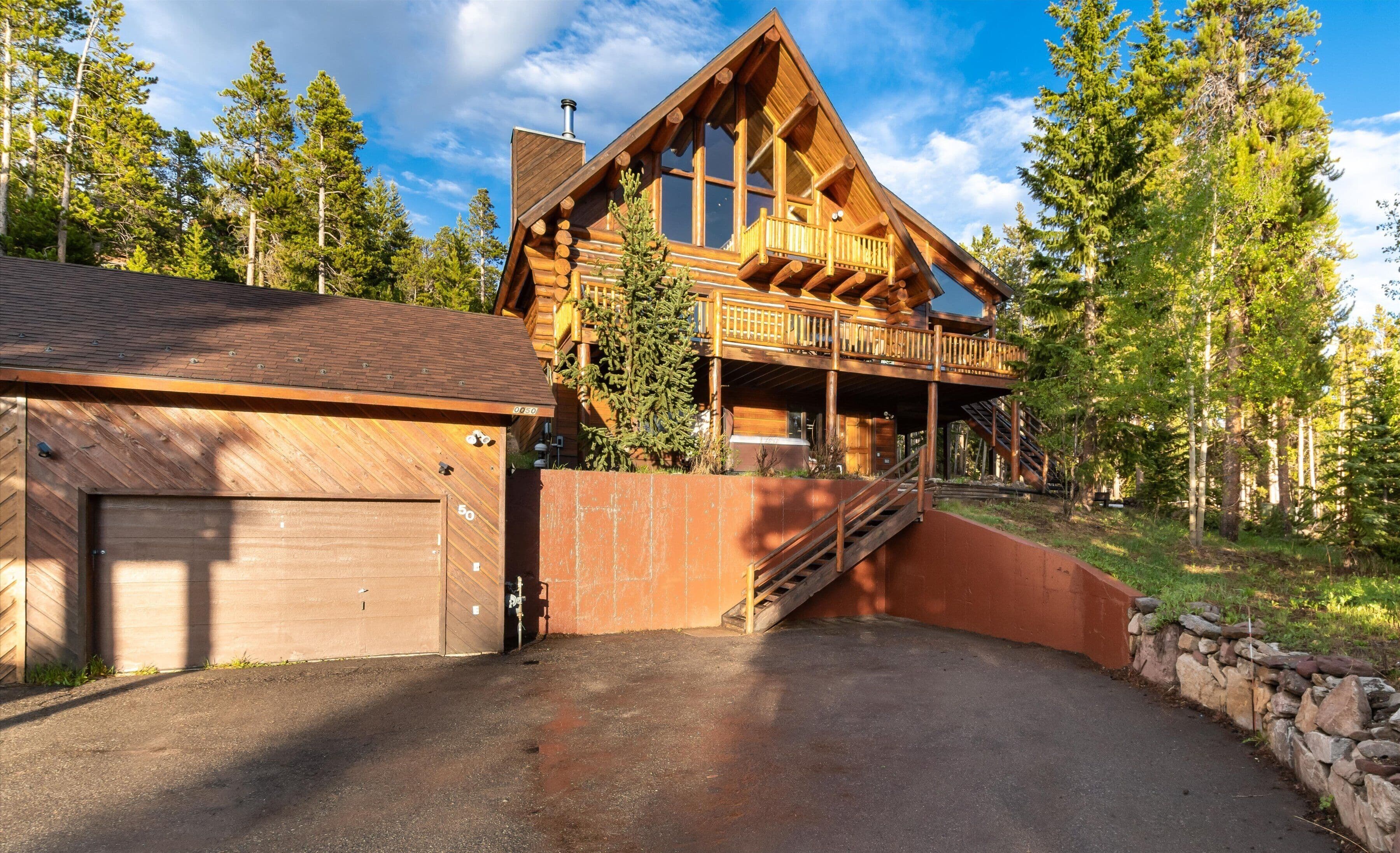Log Home, Incredible Views of Breckenridge, Huge Deck, Save on 7 Night Stay.