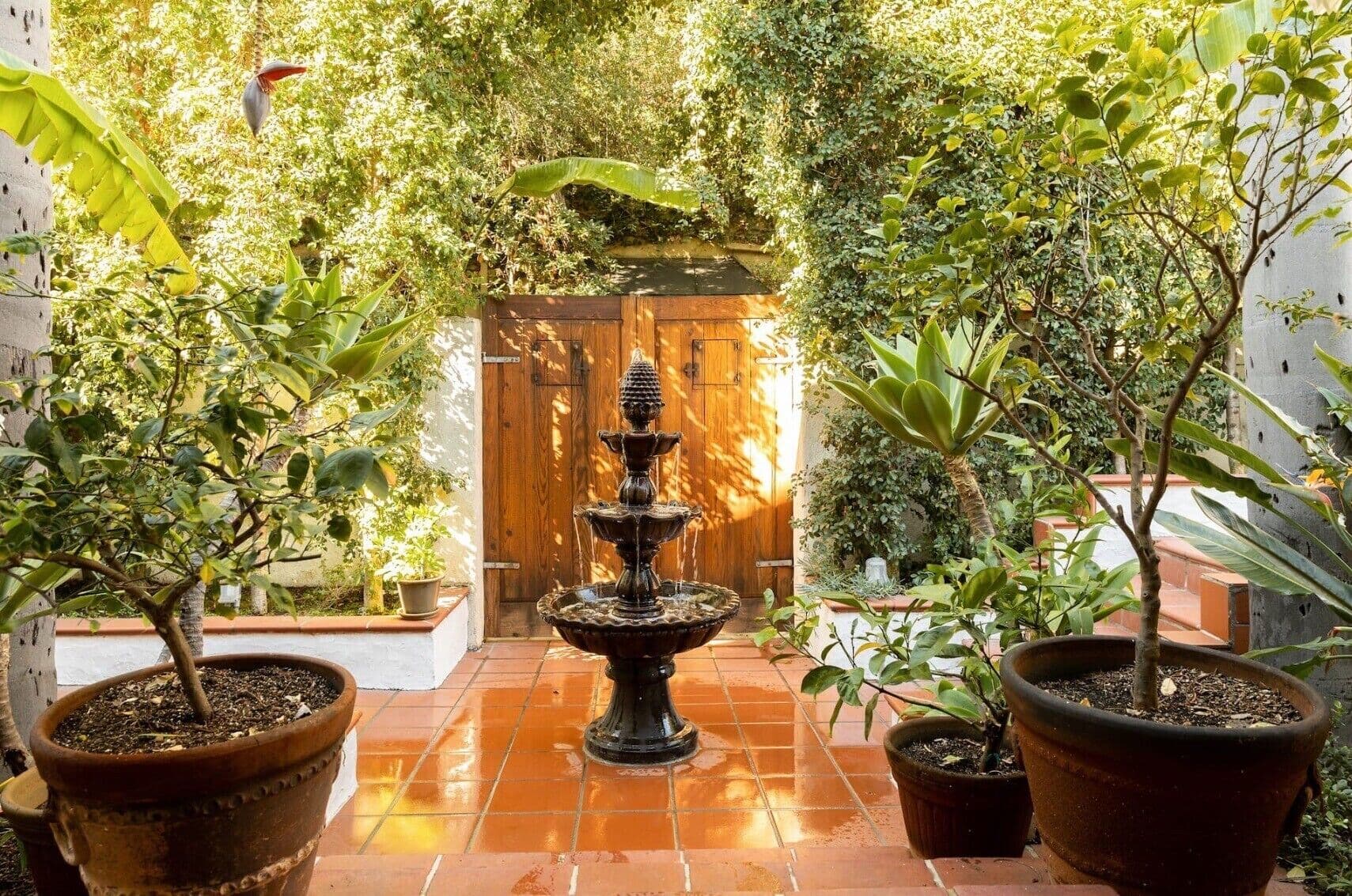 Beautiful Spanish Manor w/ Pool and Amazing location in Historic Carthay Circle