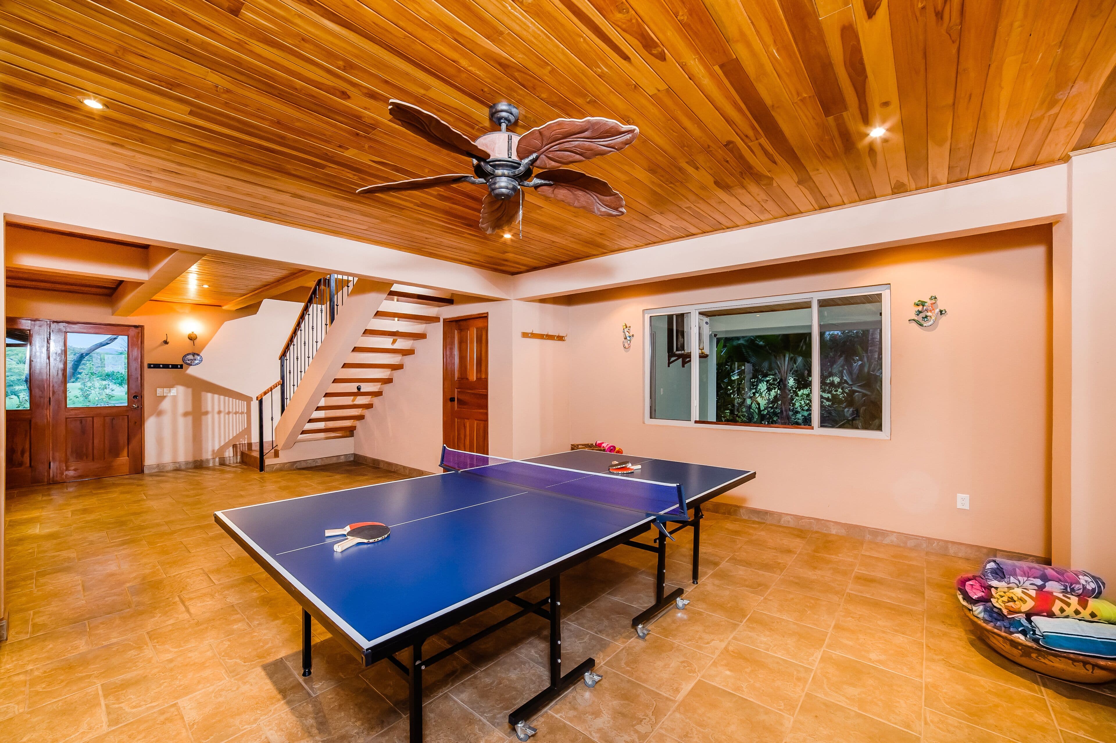Oceanfront 5 Bedrooms with Amazing Pool, Great Ocean and Sunset Views!