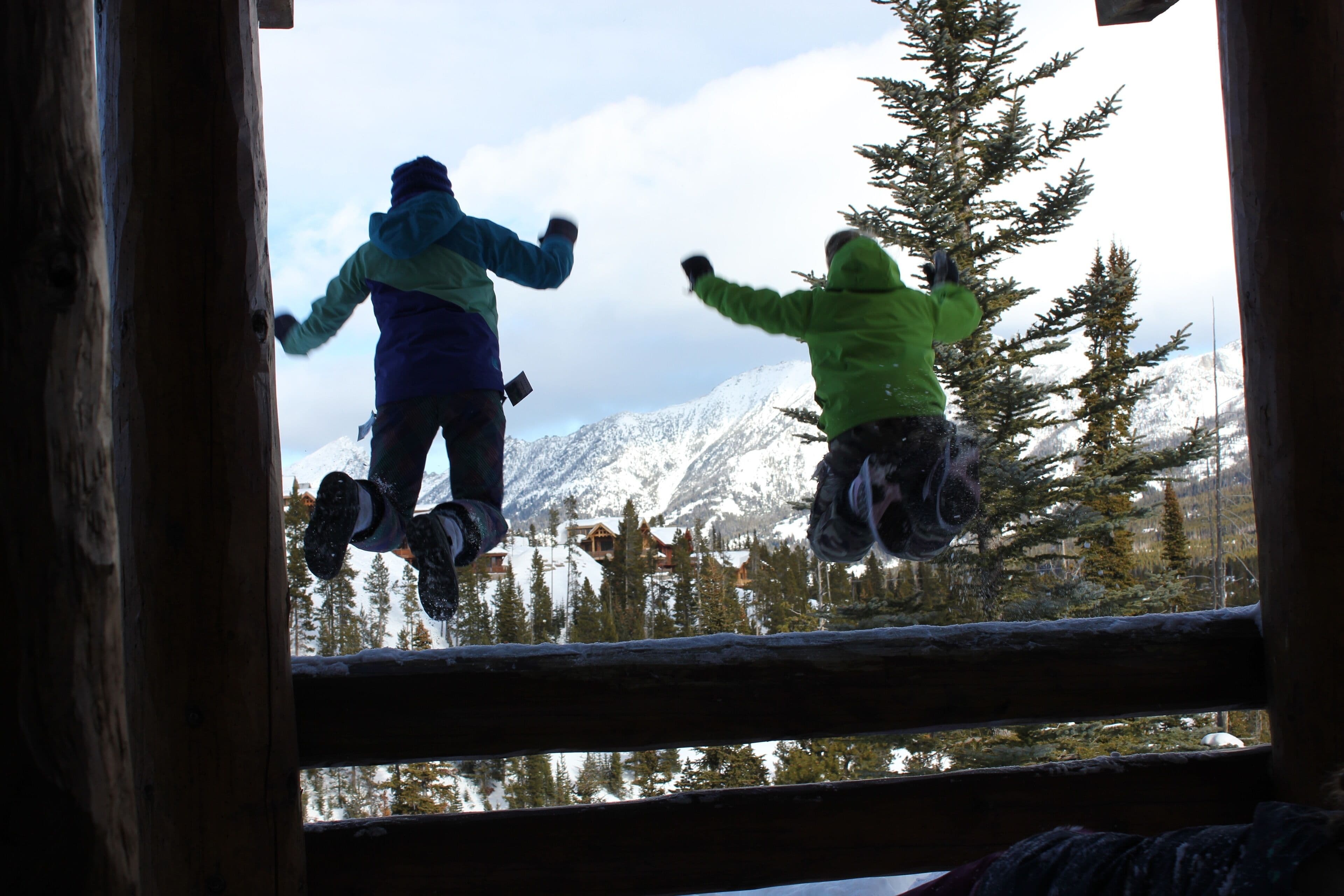 Truly Ski In/Ski Out Condo! Spacious- Sleeps 11! Great Mountain Views!