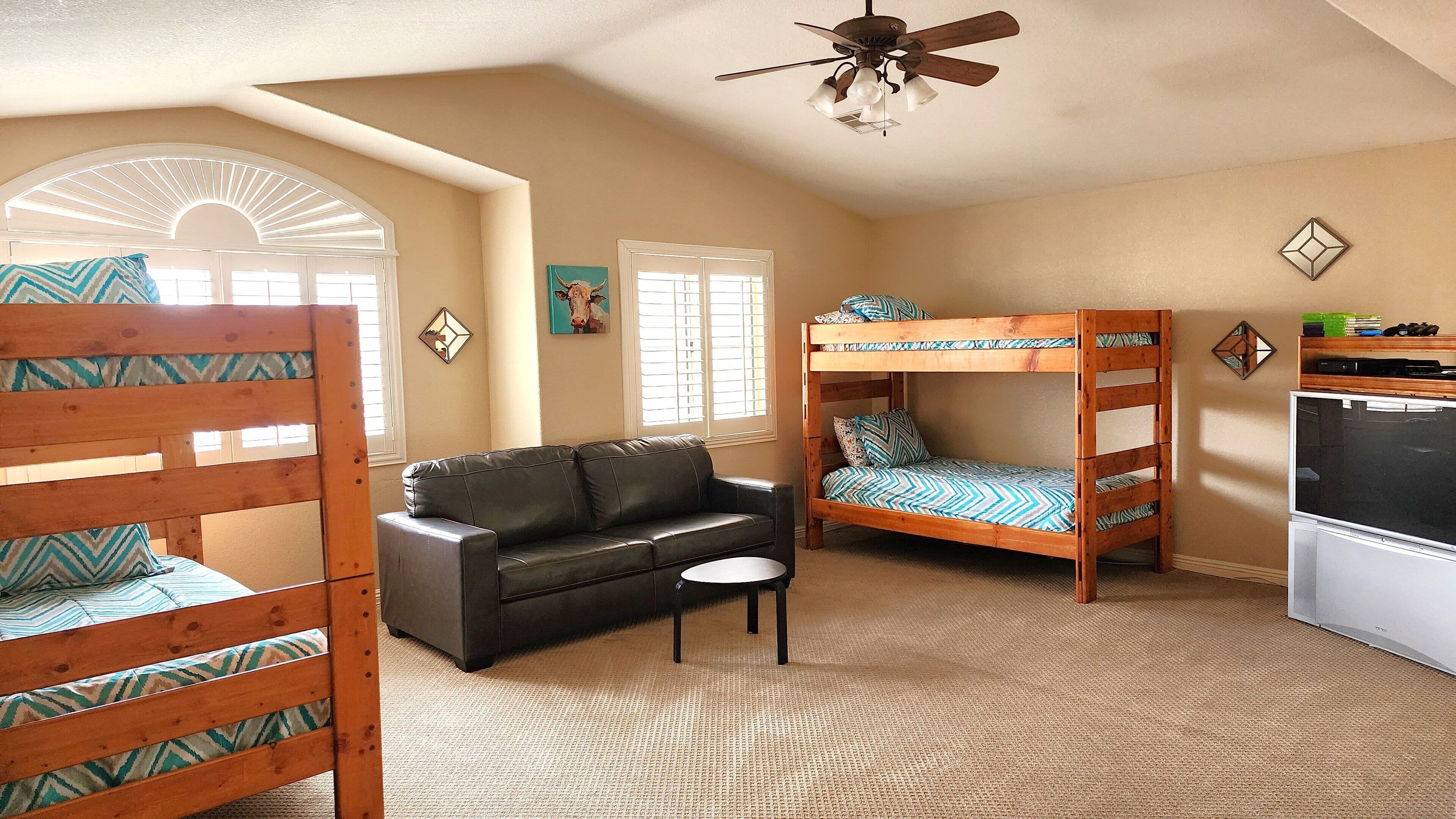 City Licensed! Palm Trees And Private Oasis With All The Comforts Of Home