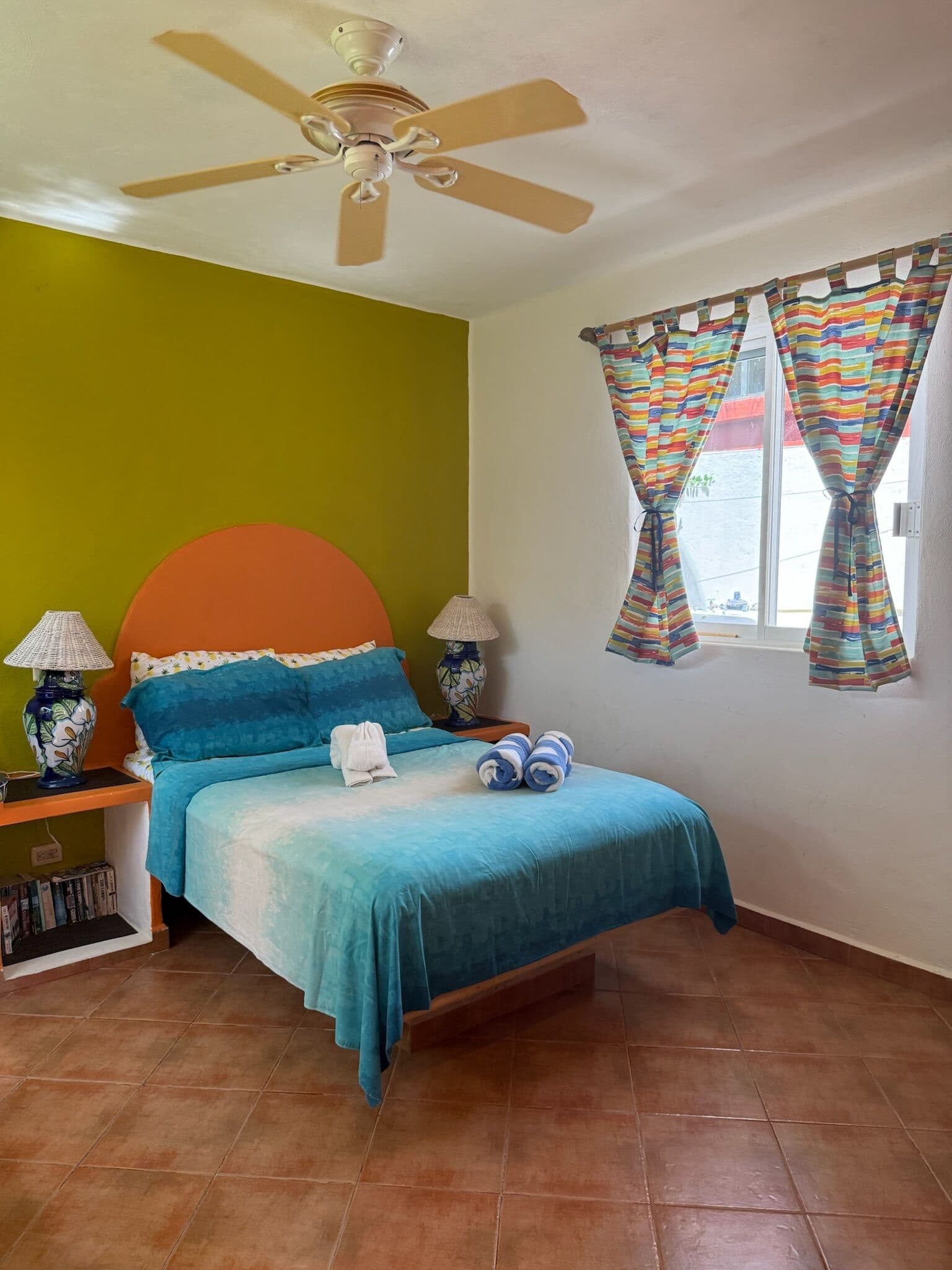OCEAN FRONT MEXICAN STYLE VILLA, CARIBBEAN BLUE SEA VIEWS AND POOL - 6 guests