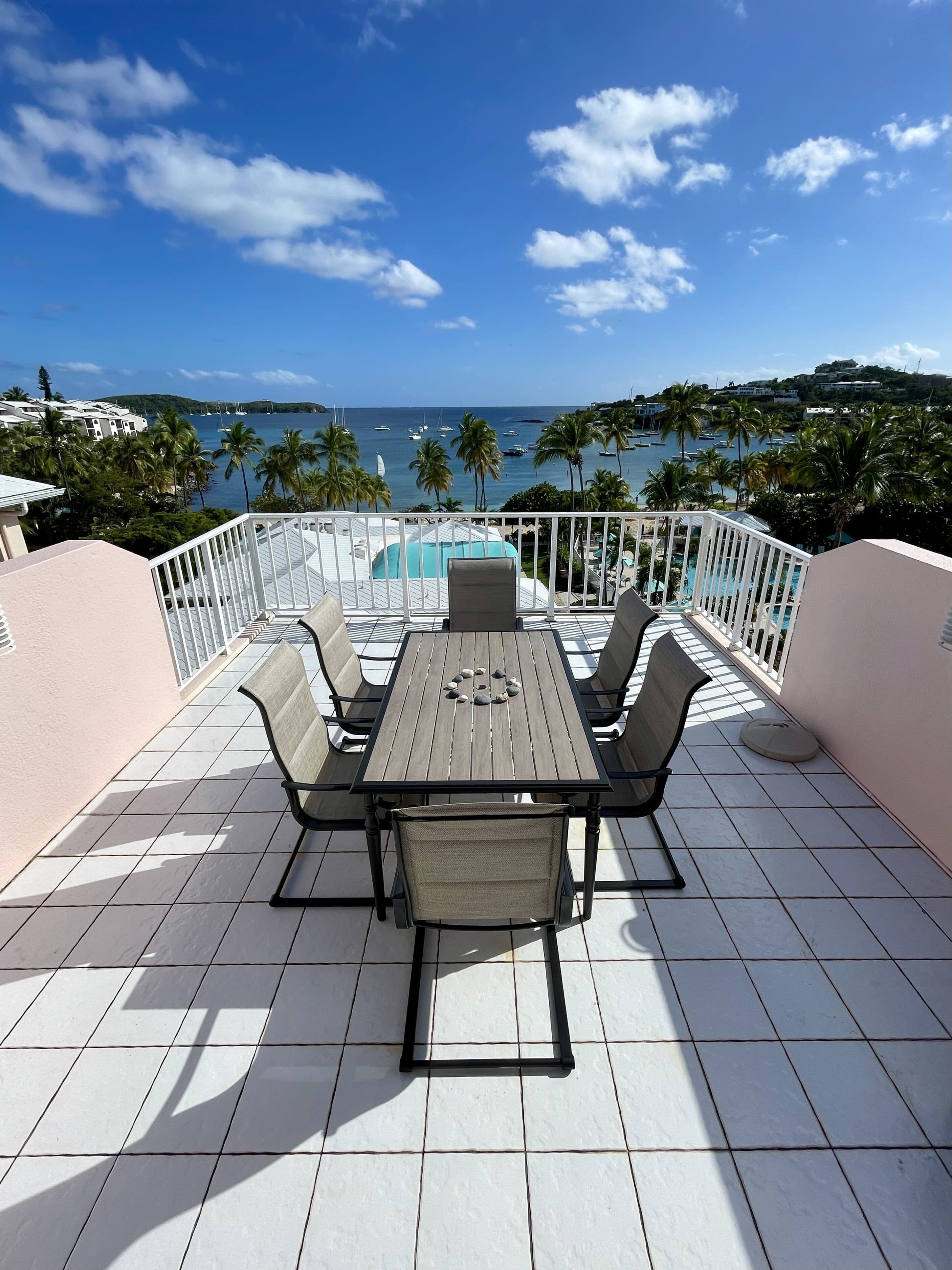 CARIBBEAN Beachfront Condo Gorgeous Views, Elysian Beach Resort