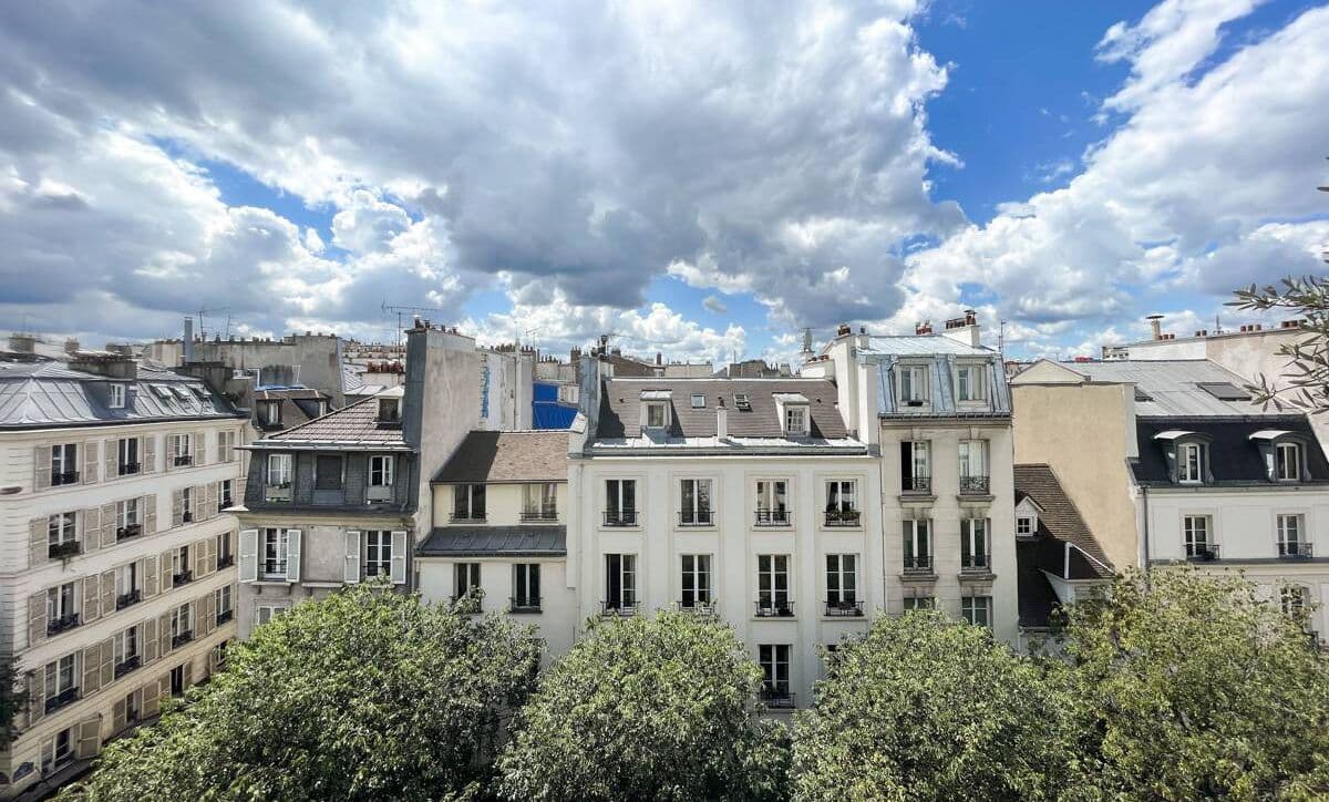 Modern Apartment - AC in ENTIRE APARTMENT - 3 Bedrooms - 2 Bathrooms - 2 Toilets
