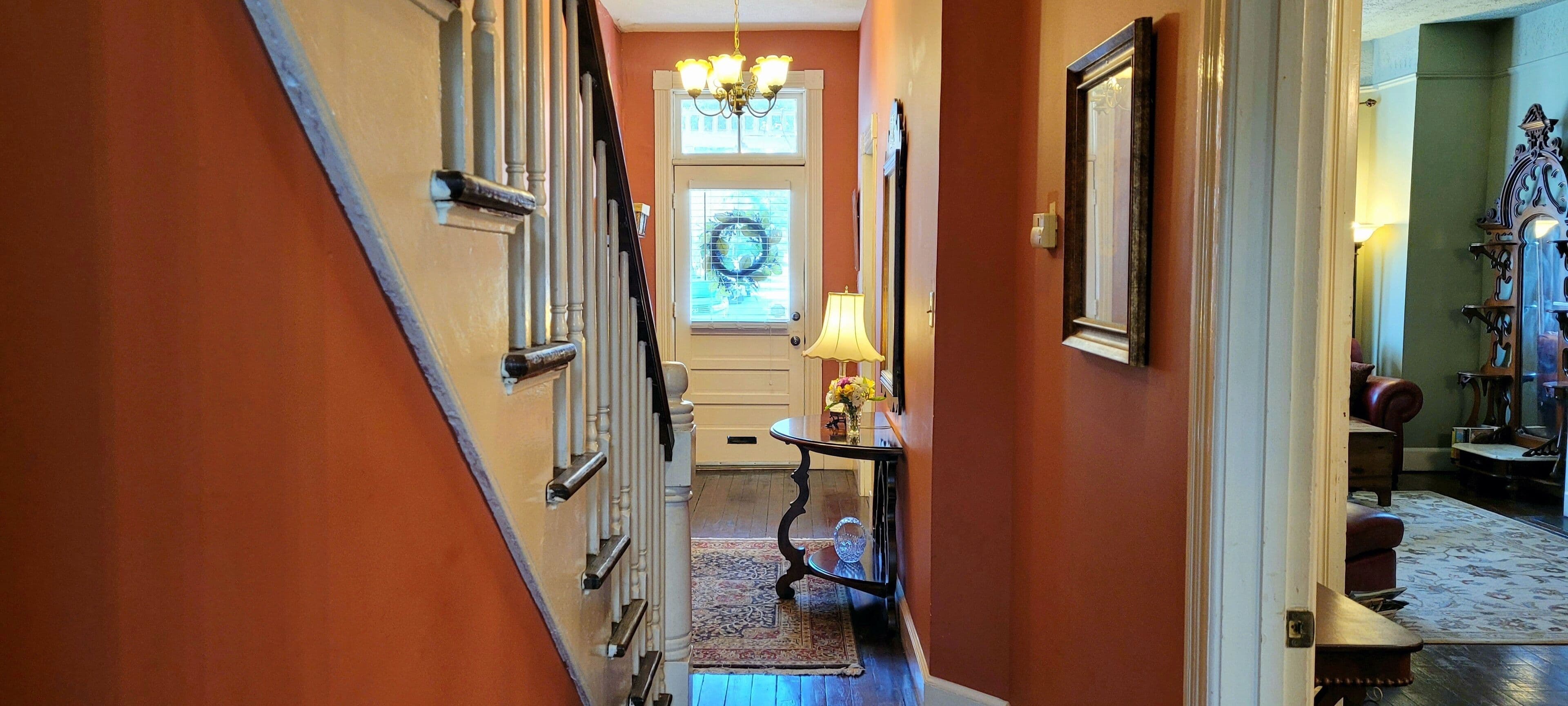 Antique Gem!! Amazing Antiques, Historic District Locale, + Coveted Free Parking