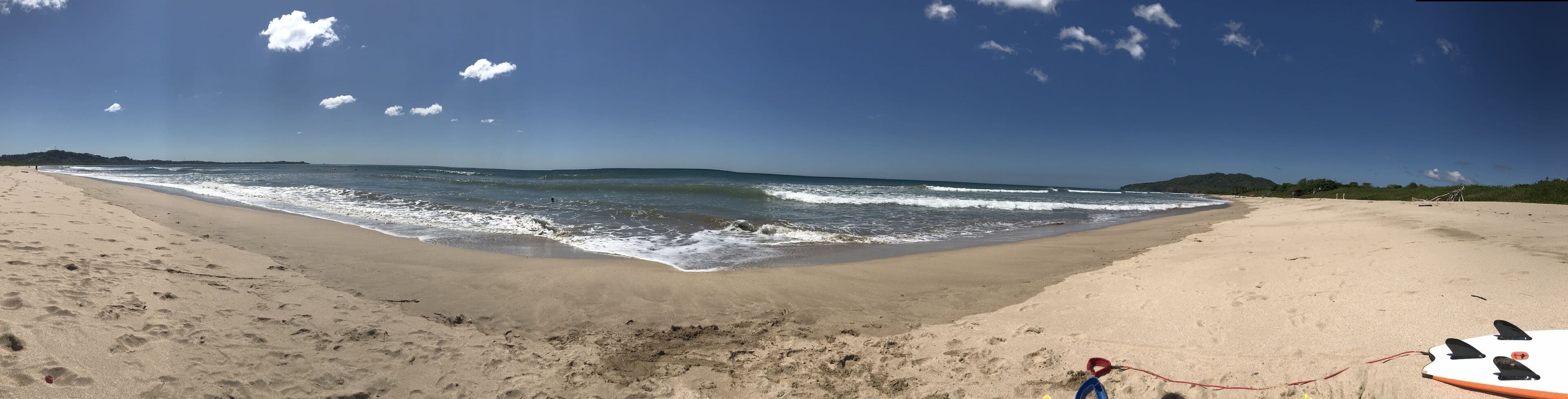 Beautiful and secure house with a pool, bar and bbq area close to the beach!