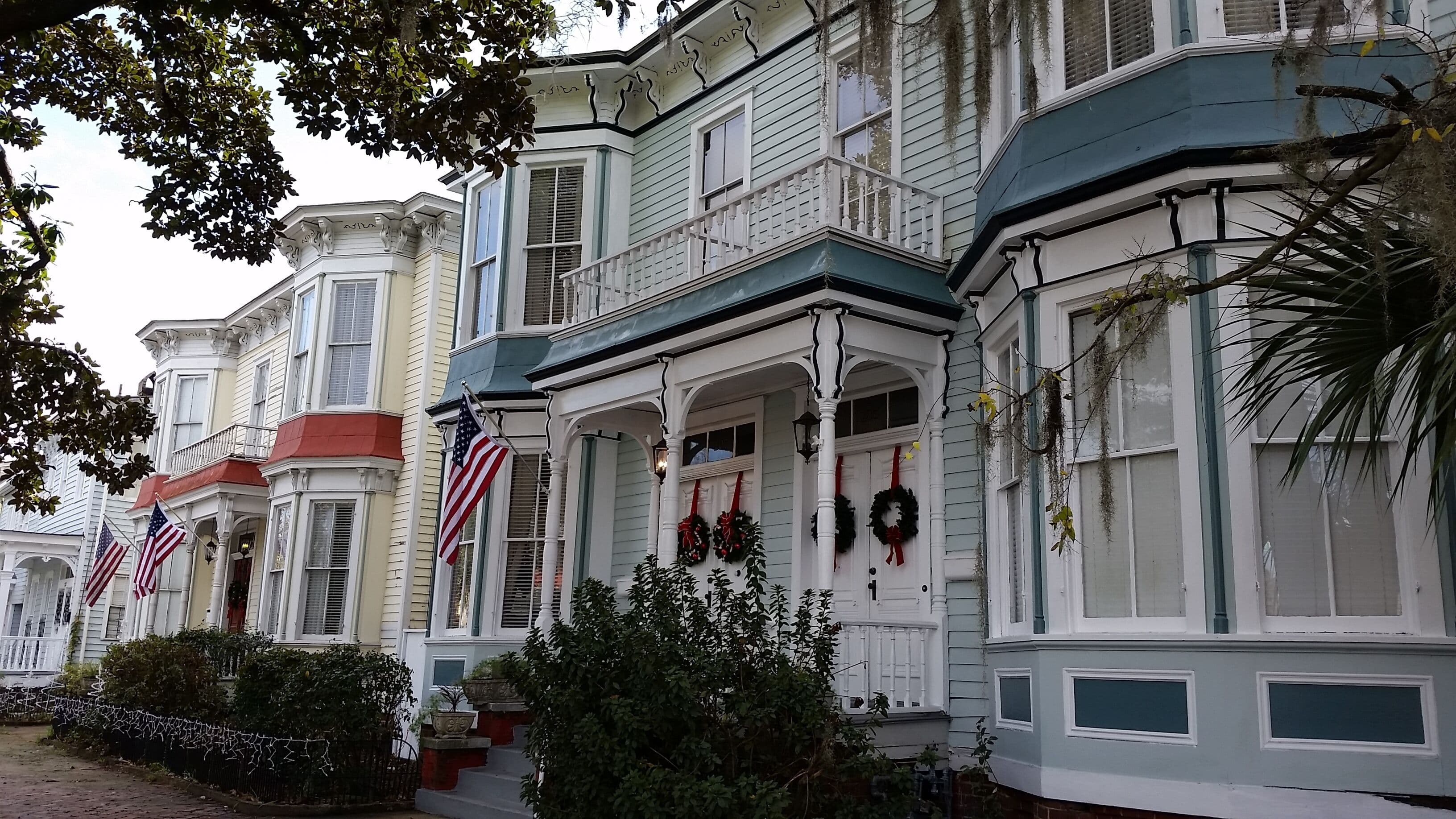"The Stella" Vintage Fun & Artsy Victorian w/ Parking = Family & Friends Getaway