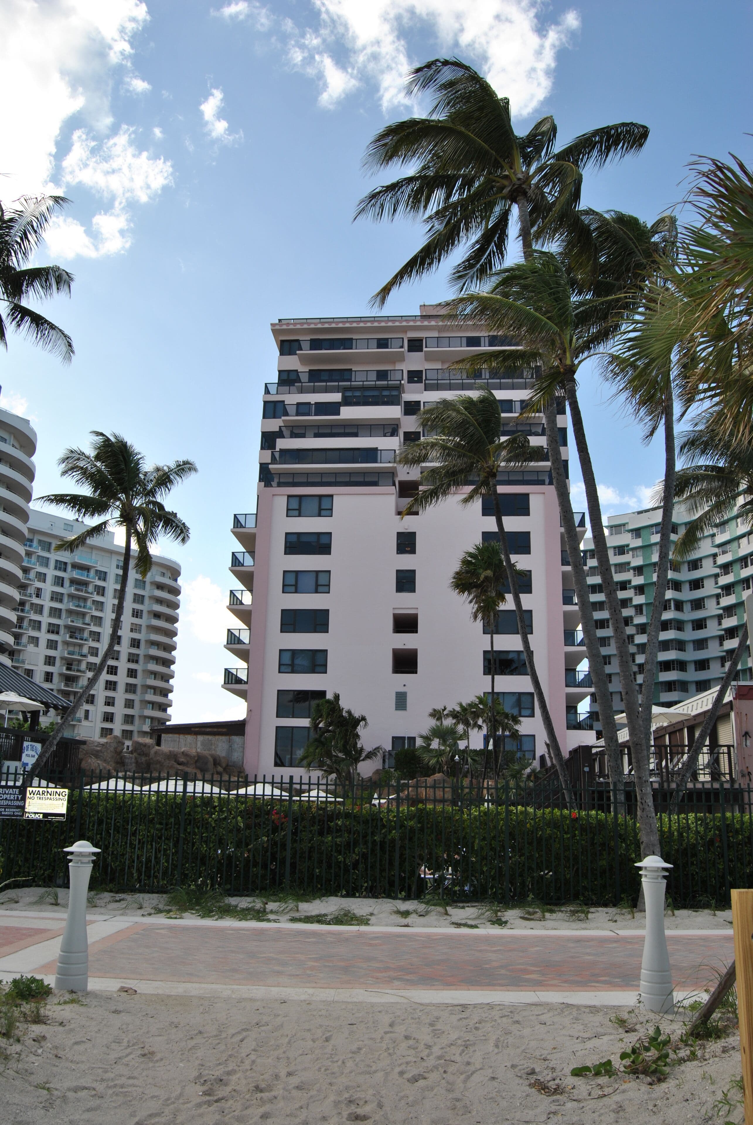 Newly renovated 3/2 condo on Miami Beach's Alexander Hotel