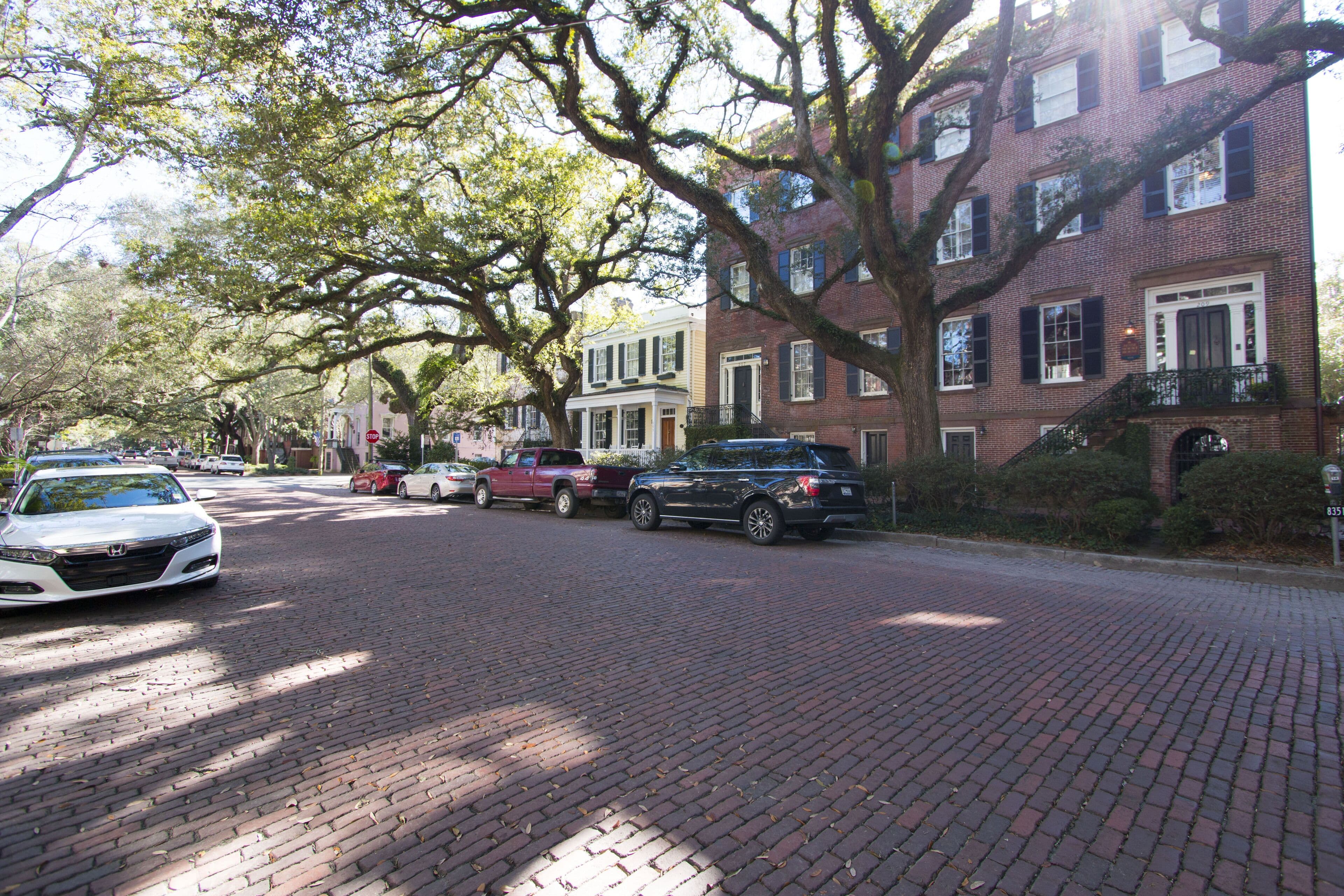 The Sarah Elizabeth House on beautiful Jones St w/ Private Courtyard