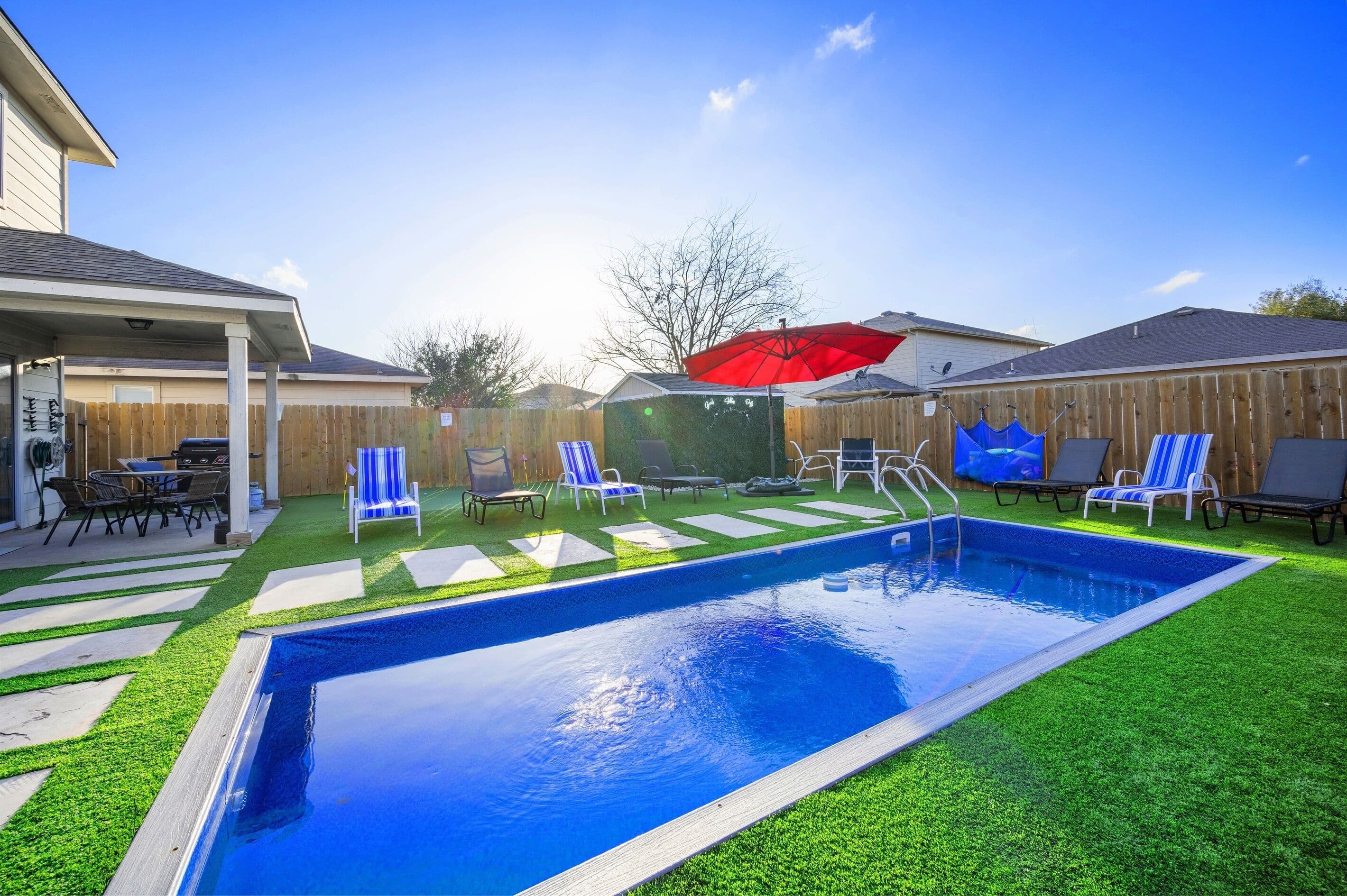 13 Separate Beds I Heated Pool I Putting Green I Grill I Cornhole I Large Groups