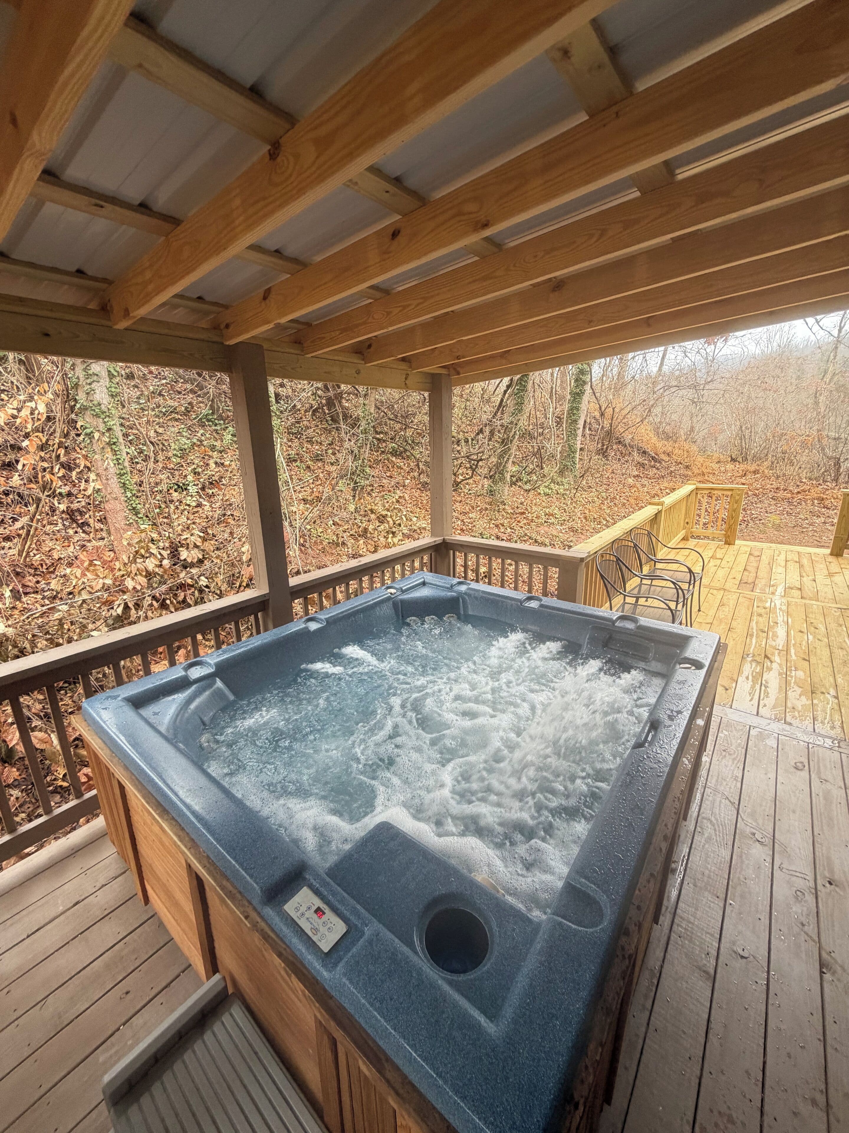 Serenity Views Comfort -- Hot Tub, Sunsets, King Suite, Chef's Kitchen, Dogs!