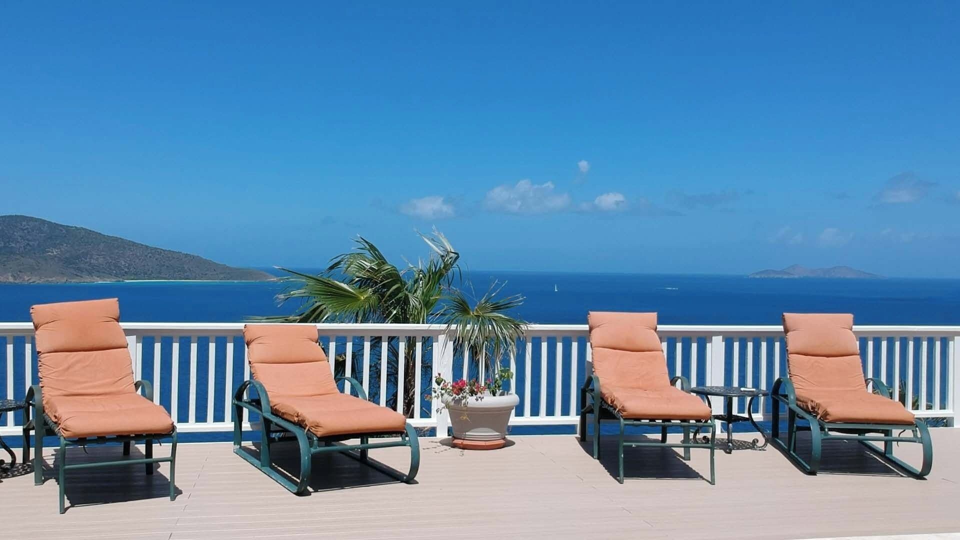 "Seaside Serenity at Moonlight Villa: Experience Spectacular Ocean Views!"