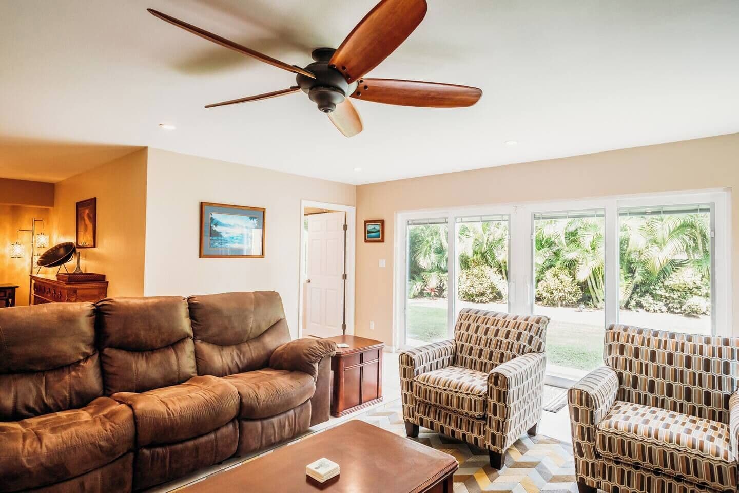 Family Friendly Spacious 4 Bdrm Home Near beachs,restaurants,park,shops and more