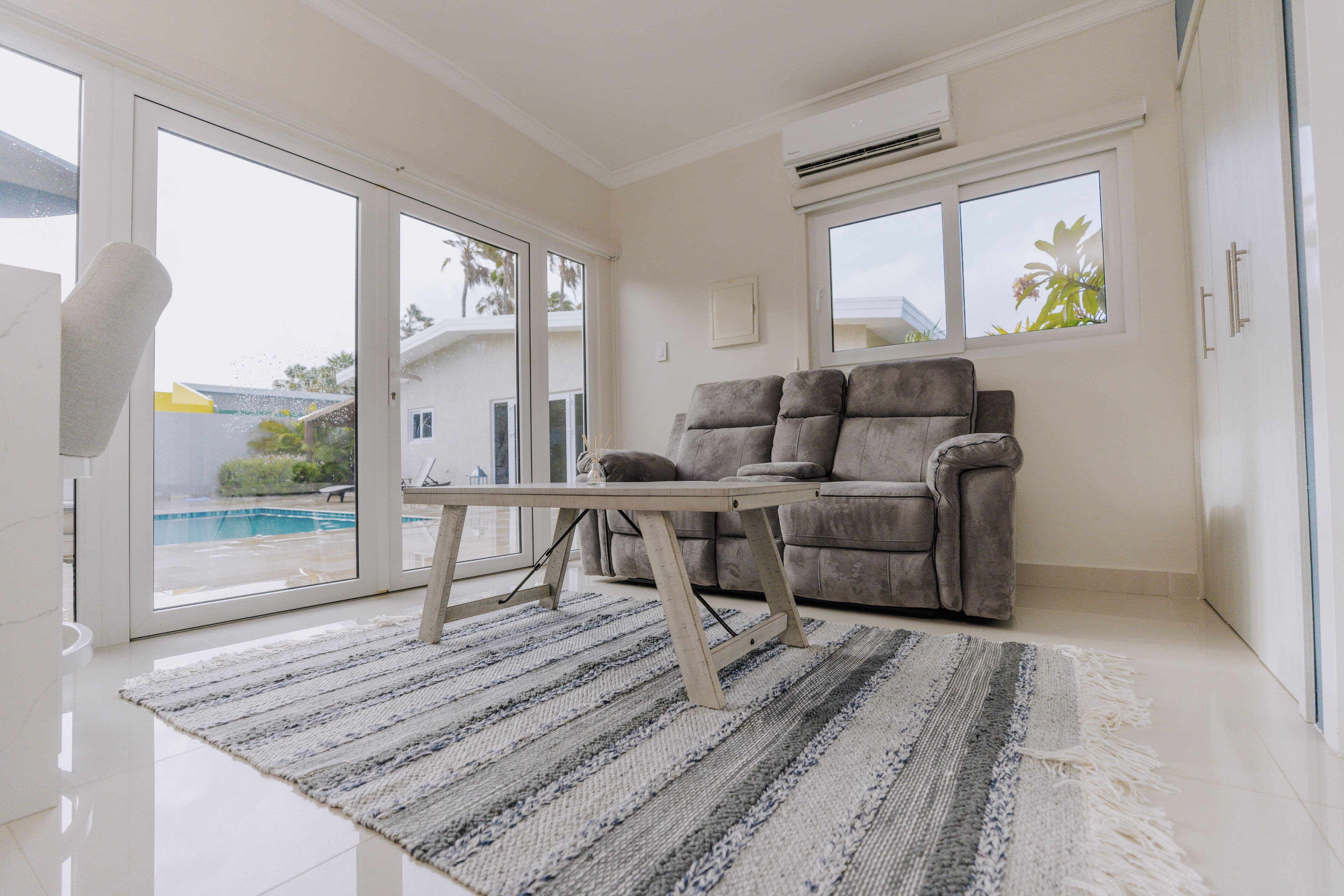 Peaceful Palm Beach Villa - For Families & Friends