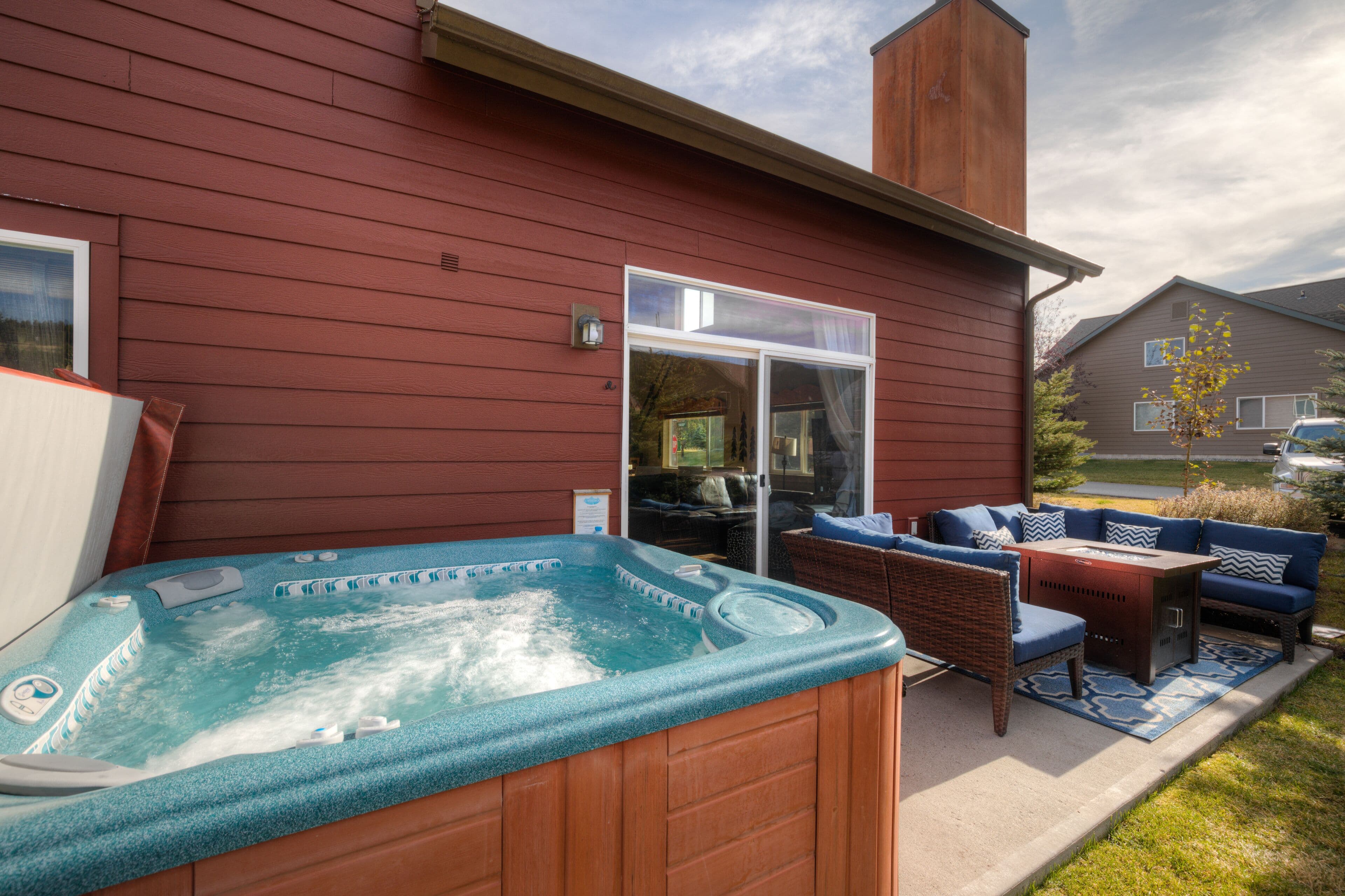 Condo w/private hot tub close to Town Center & Big Sky Resort - The Hallmark Chalet
