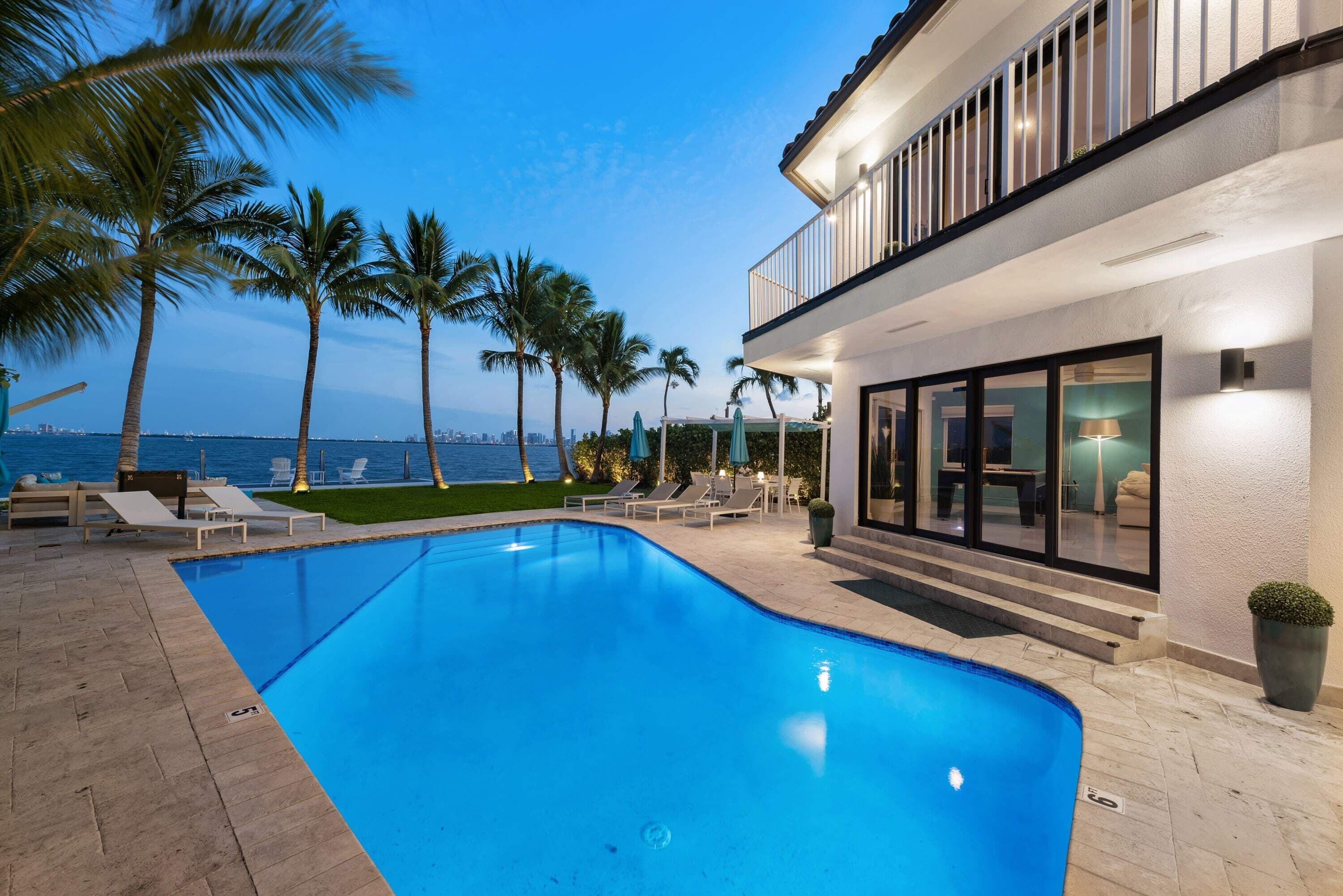 Bayfront Villa Heated Pool Amazing Views and Beach Access