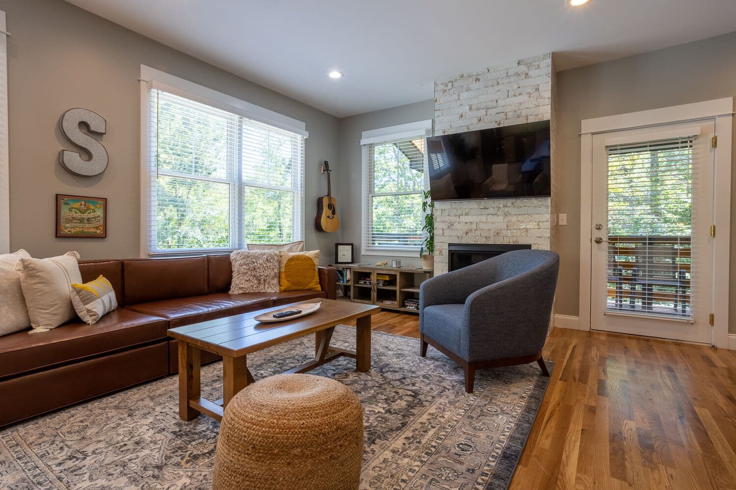 The Sunny Side \| A Modern Mountain Retreat Near Downtown \| Hot Tub