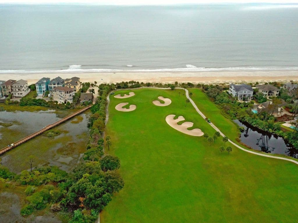 Between the Fairway & Ocean - Walk to the Beach, Spacious Palmetto Dunes Home