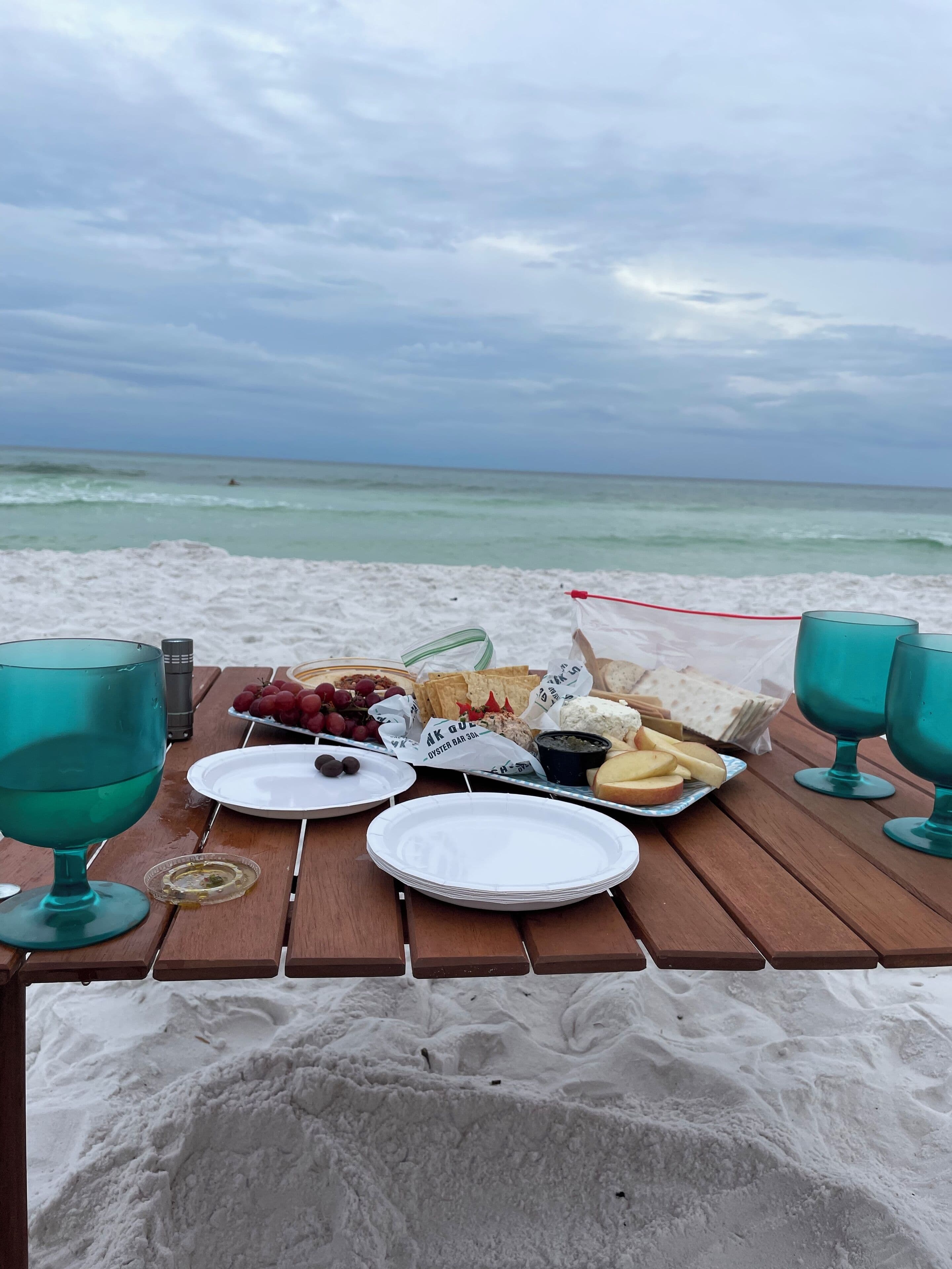 Family home with 5 Bd with decks, 5bth with 5 Pk spts, Rooftop - 5 Min to Beach!