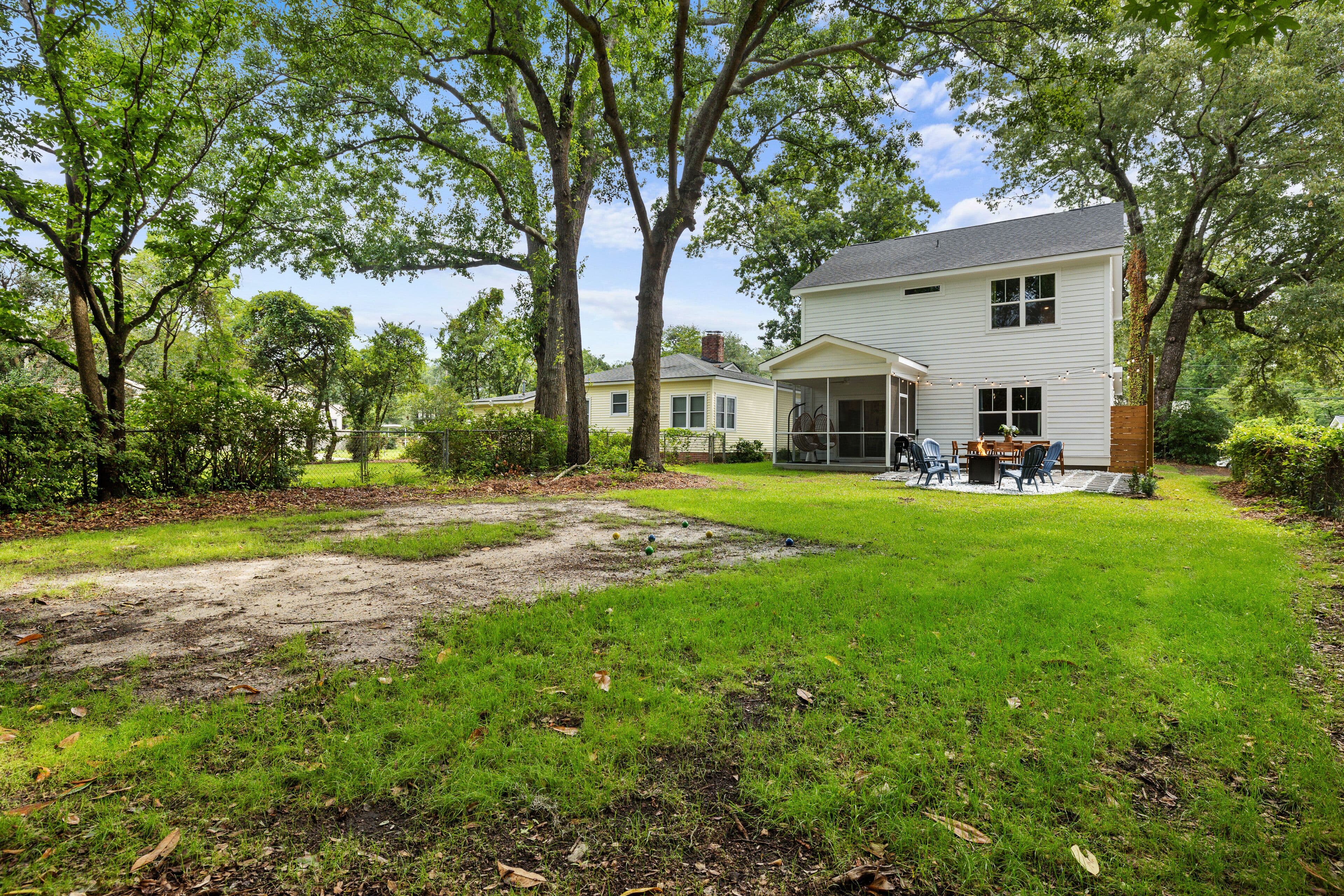 Four King Beds, Firepit, Grill in Park Circle!