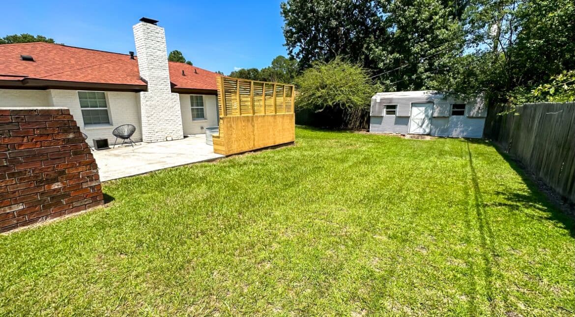 Family & Pet Friendly Home with Fenced Yard, between Downtown & Tybee!