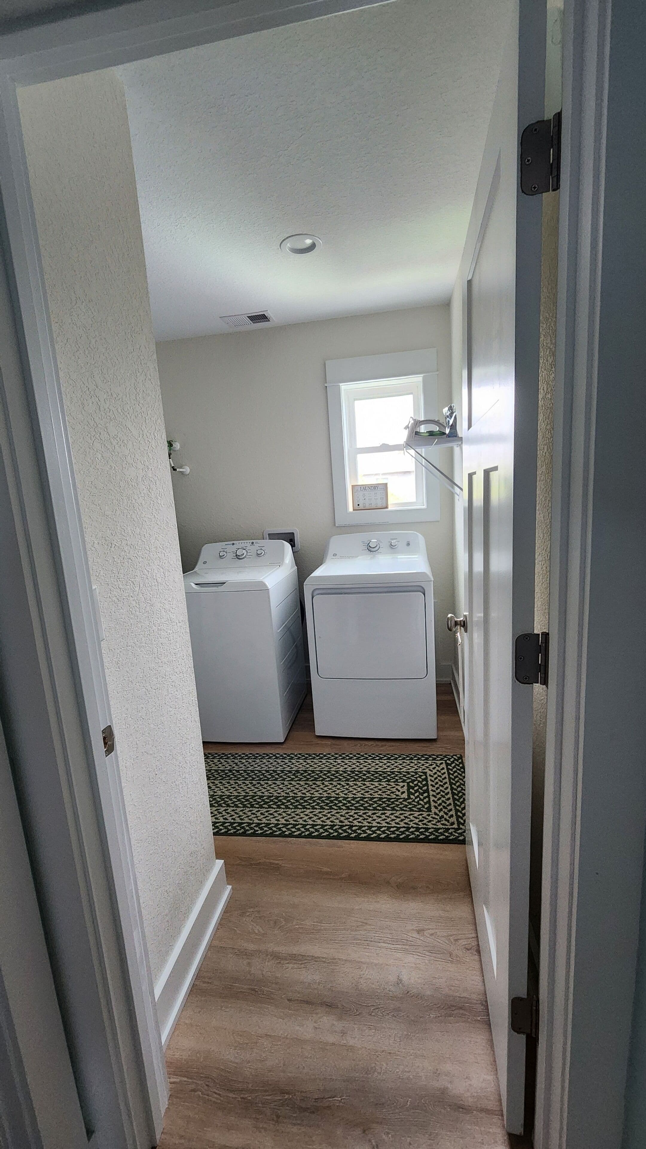 New Beach Cottage/Water View/ Beach Gear/walk to beach!