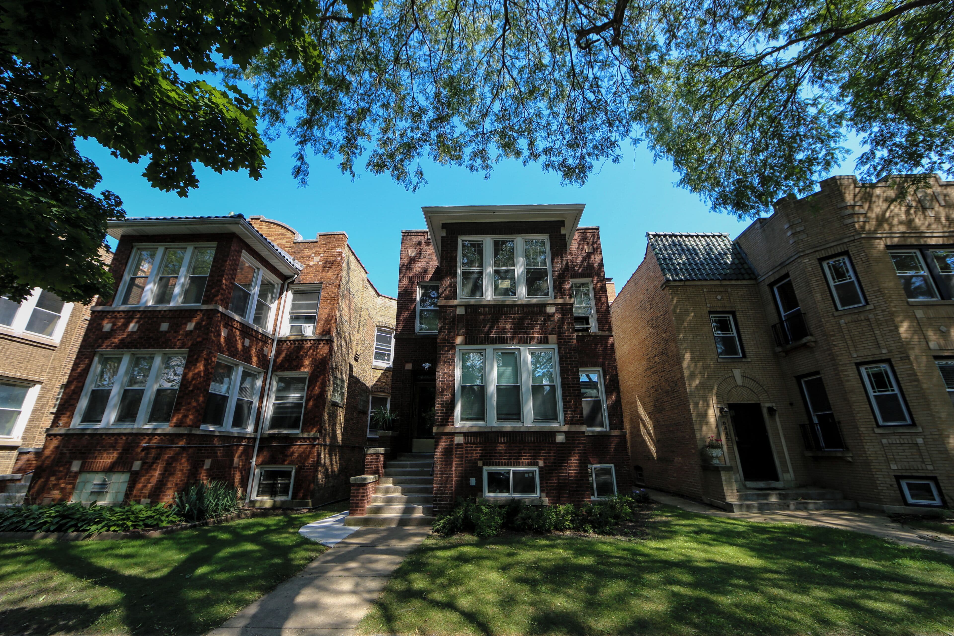 Ramblers' Station – Sporty 3BR Apt Steps from Loyola & Lake w/ Free Parking