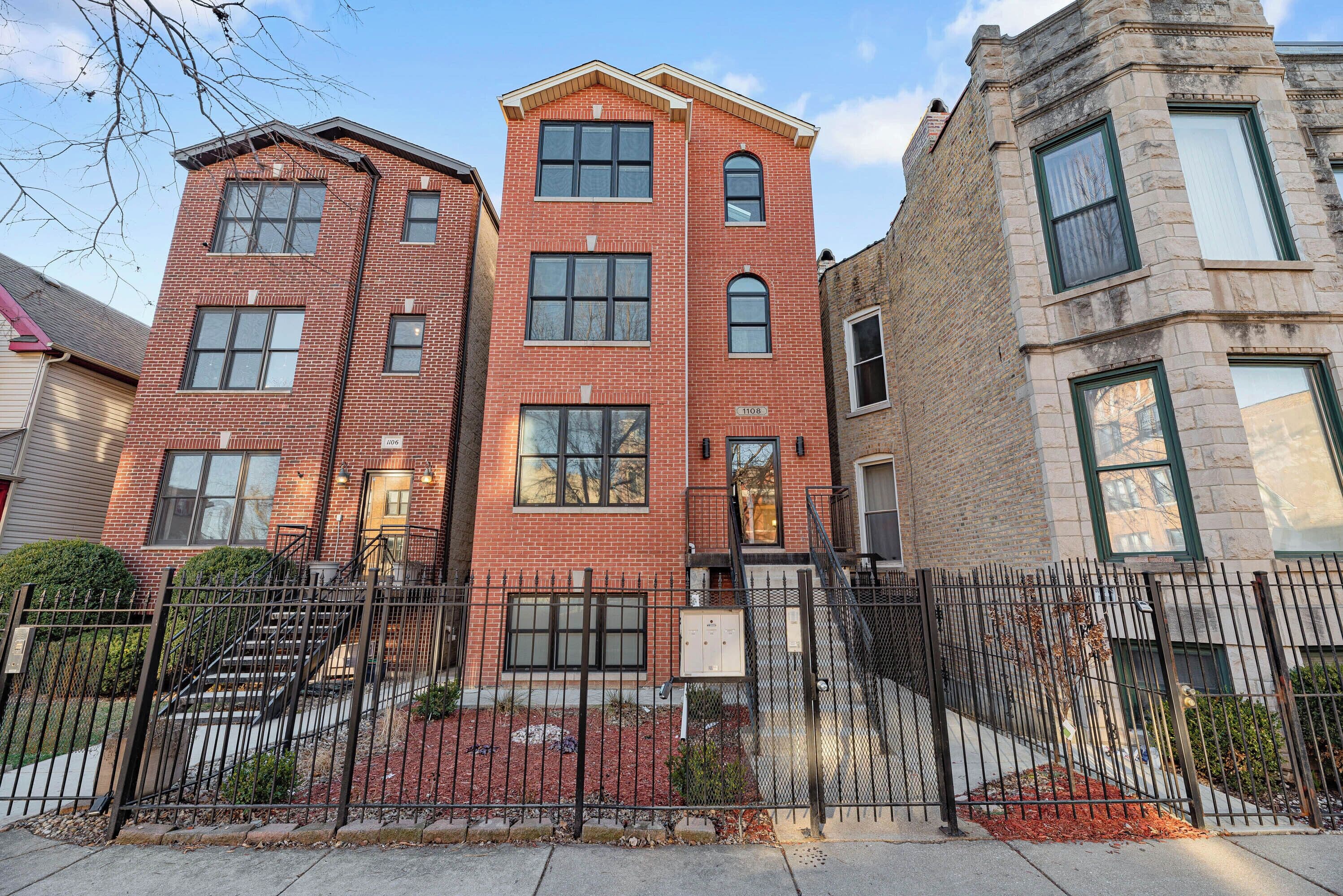 4 br/3ba, Great for Large Groups, Garage Parking. Spacious and updated!