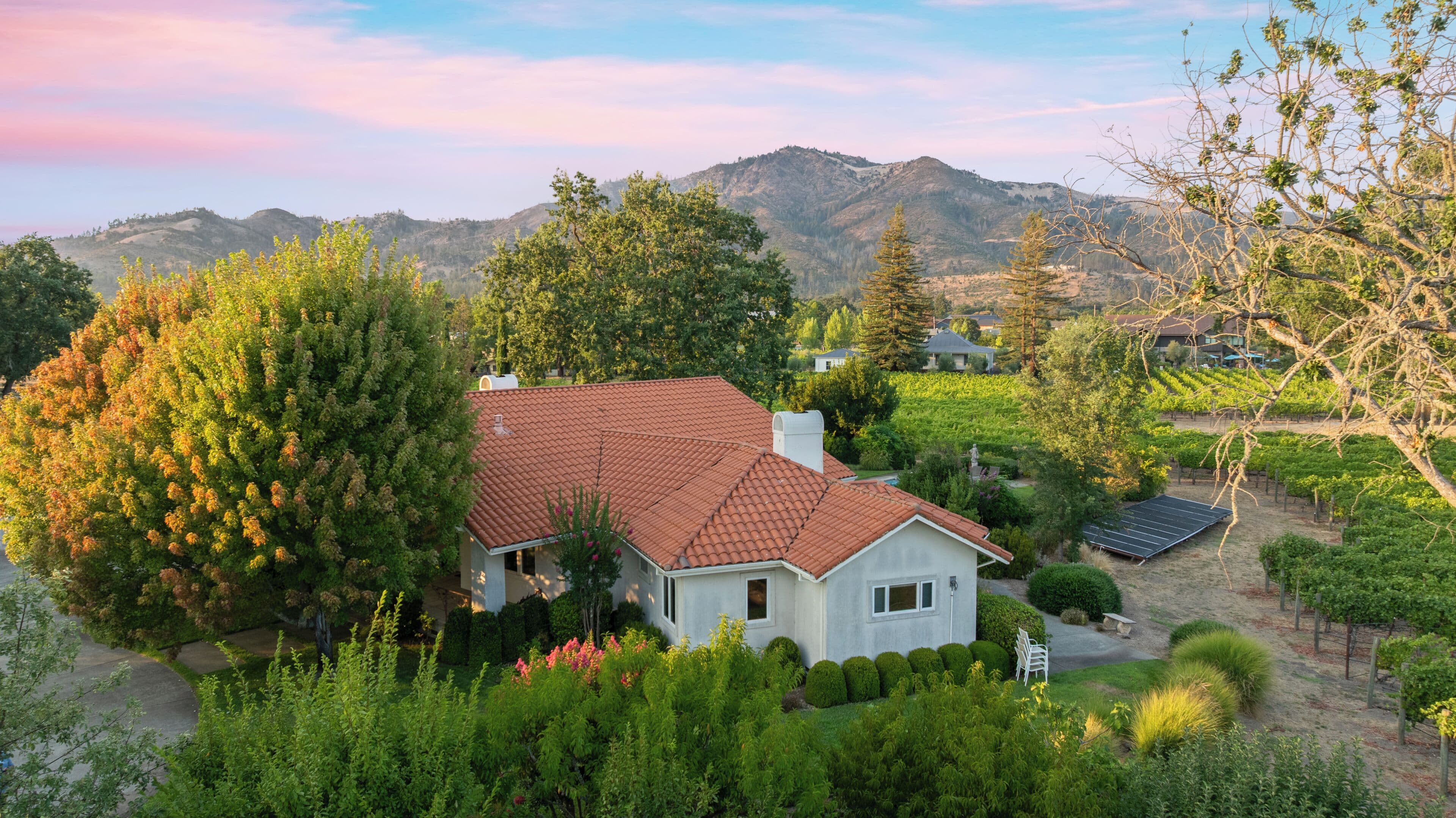 Vineyard Villa w/ Pool, Spa & Bocce Ball +Mins to Park & Dining \| Lawndale Manor