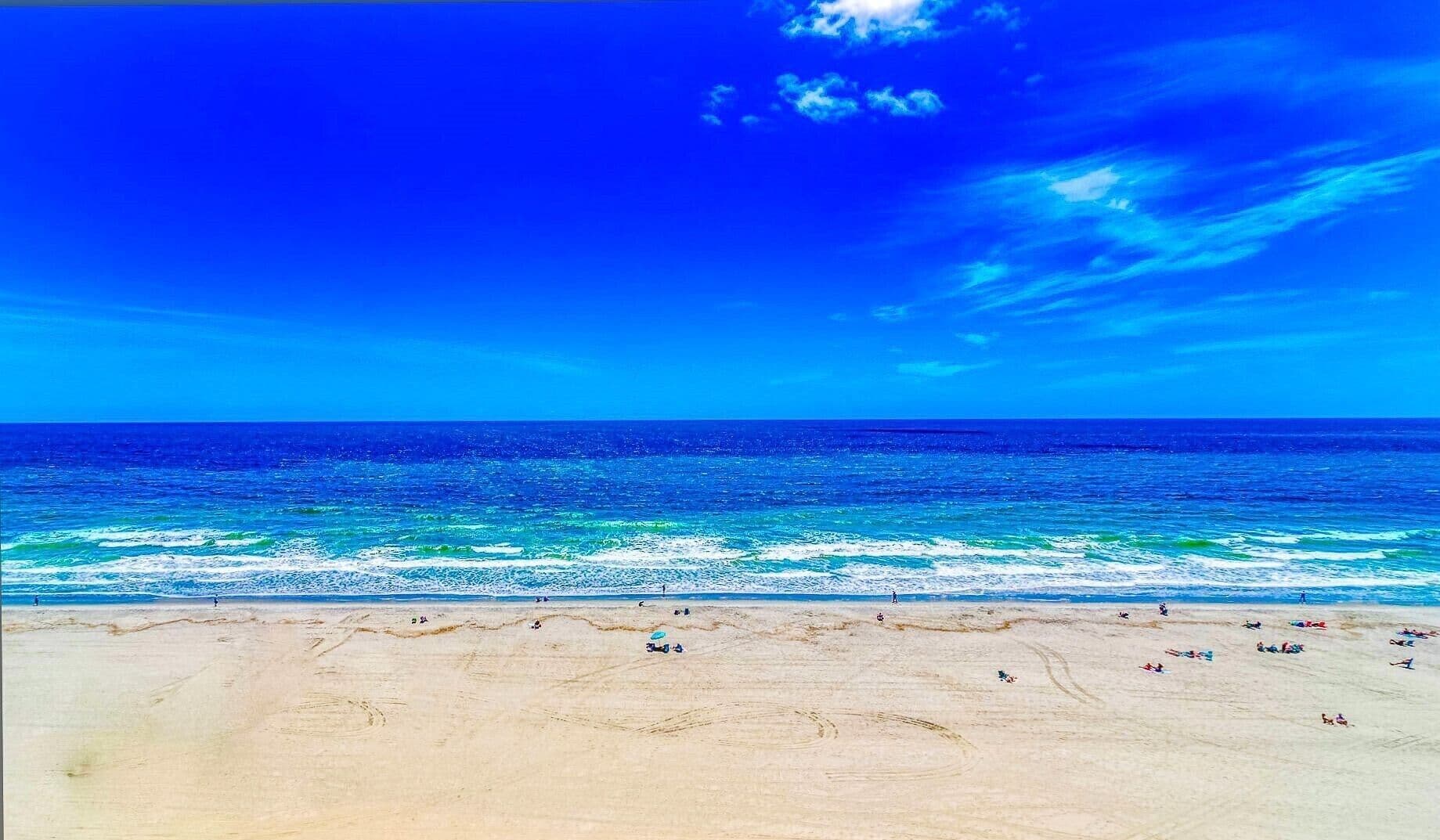 Luxury Beachfront Condo w/ Breathtaking Panoramic Ocean Views & Resort Amenities