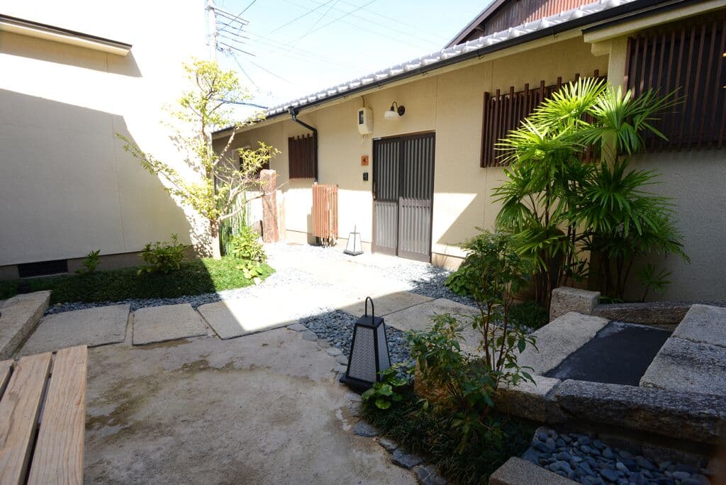 A charming cluster of 5 renovated trad modern houses, Max 30 ppl, "Uan/Hana"
