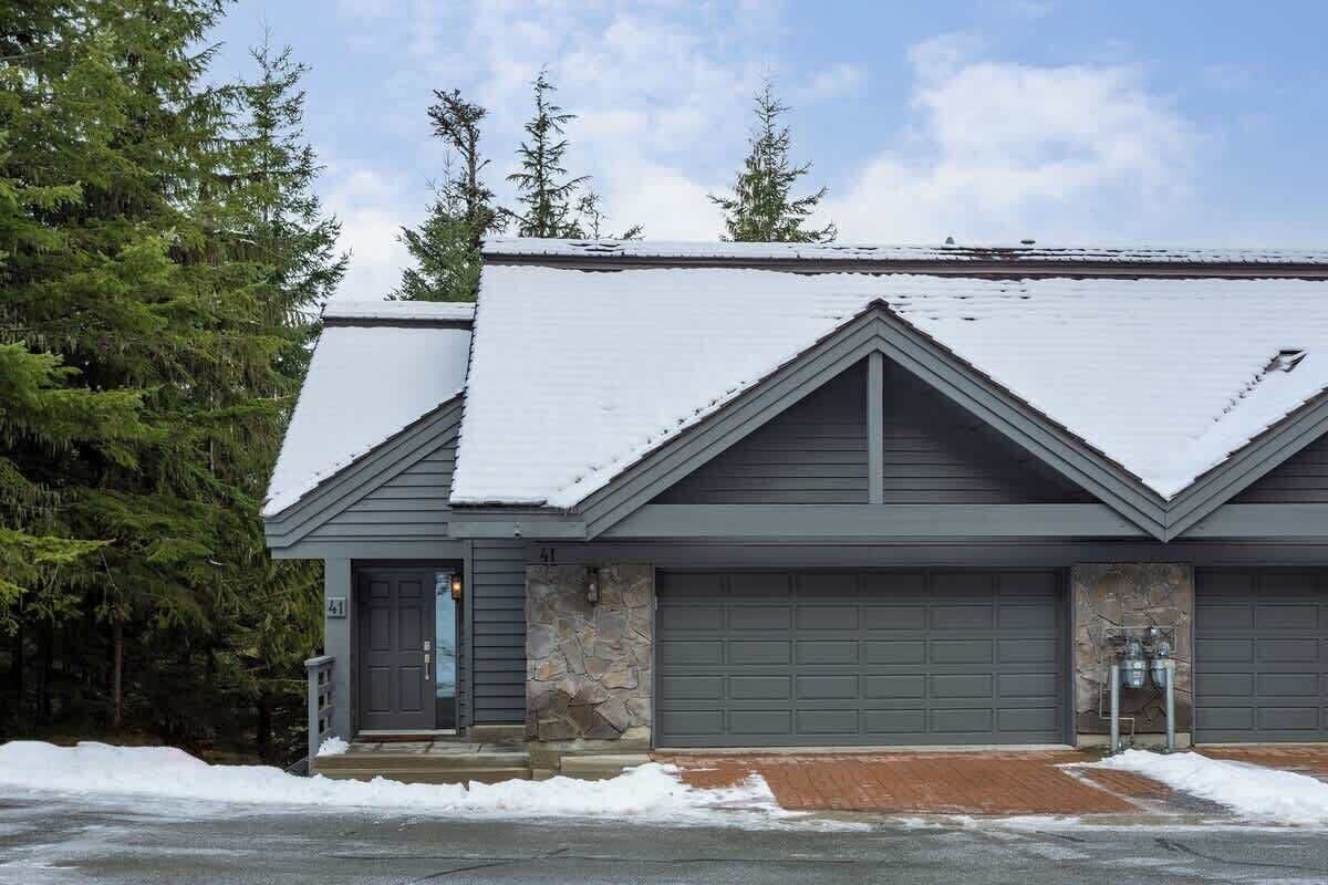 5BR near village w/ hot tub & sauna
