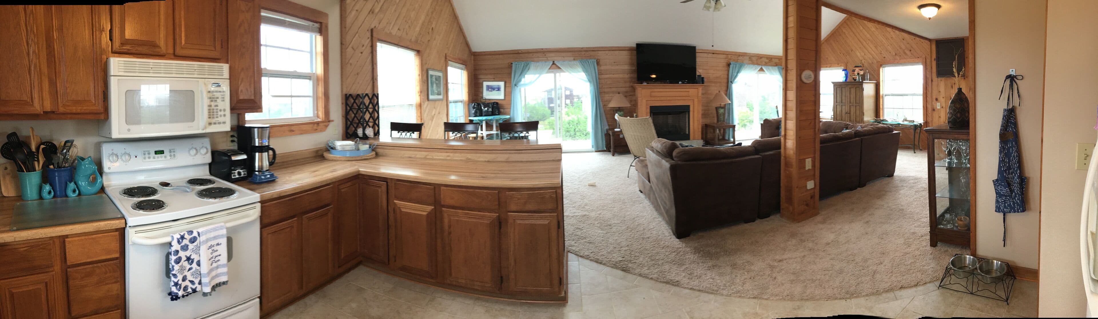 4 BR Oceanside easy beach access - home feeling!