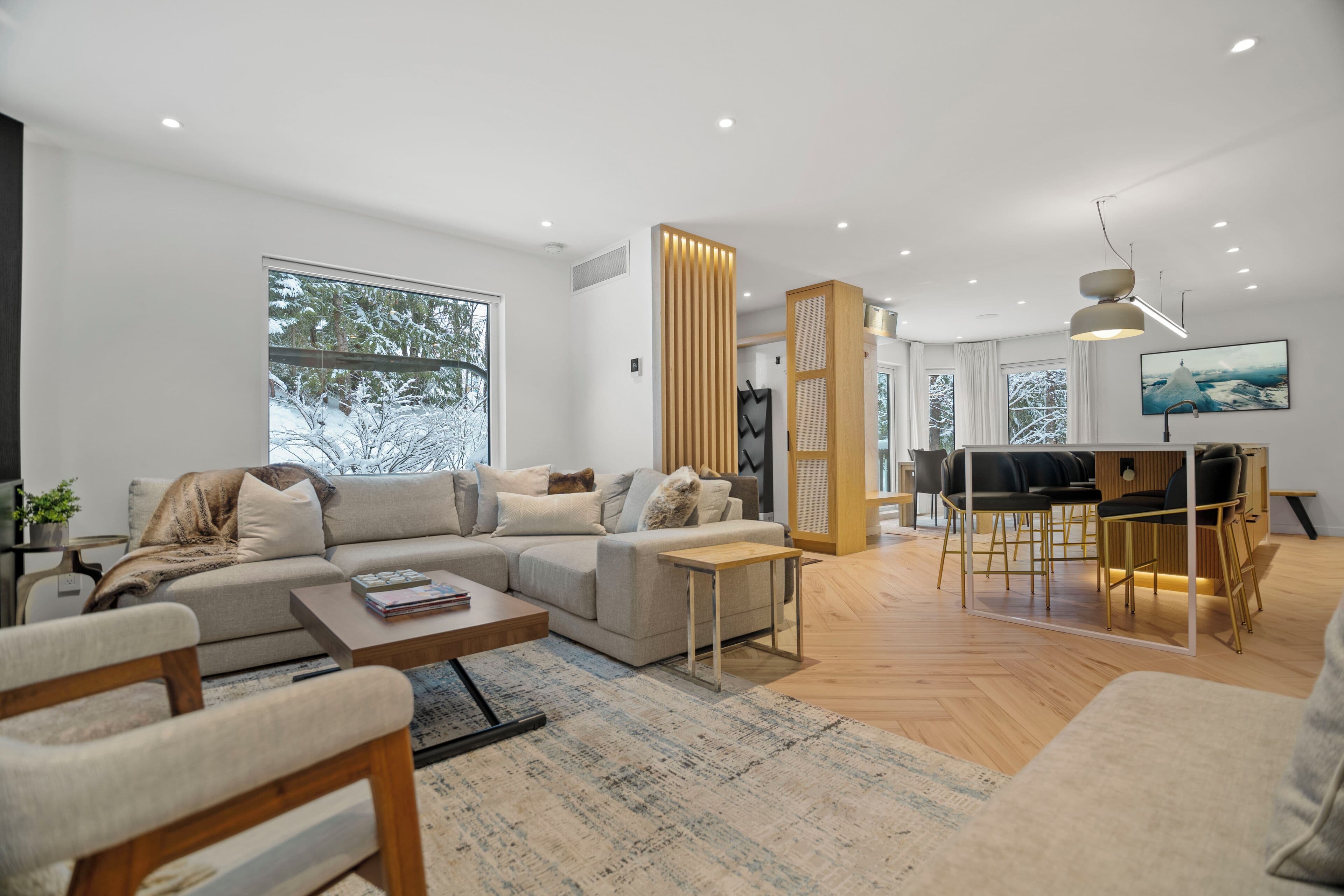 Whistler Village Ski-In/Ski-Out Skier’s Plaza, Luxury 4BR, Privacy & Proximity