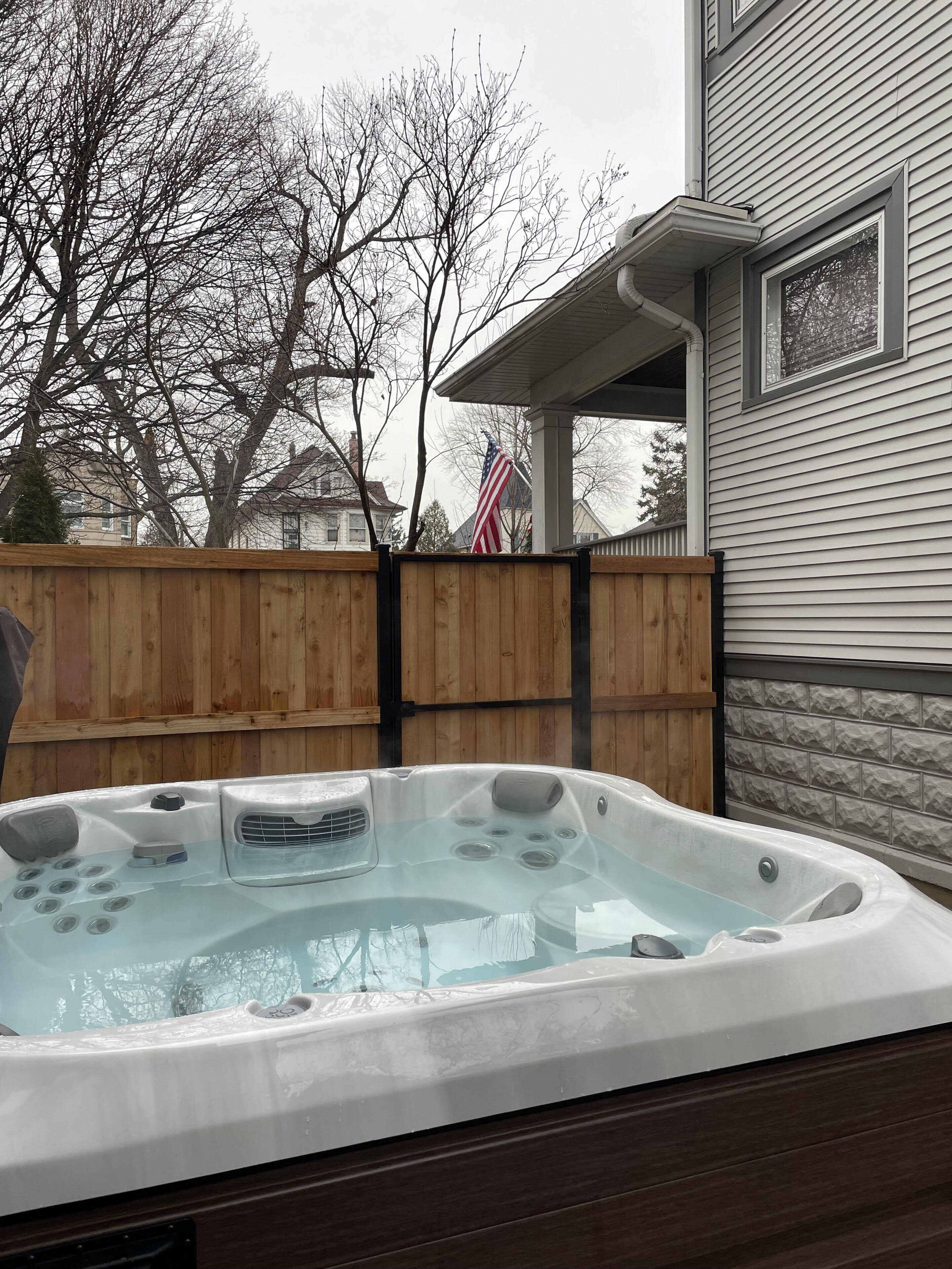 Historic North Side house w/ hot tub, public transit hub near downtown & Wrigley